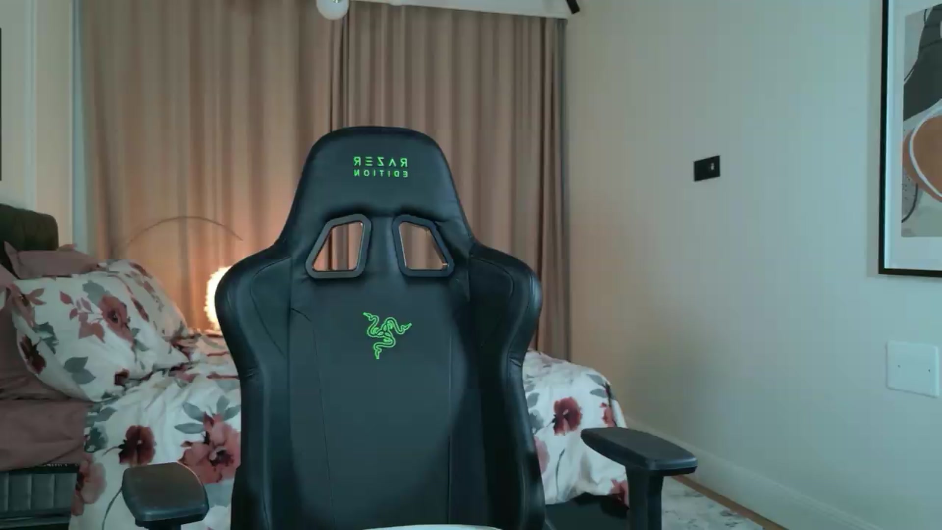 Gallery image thumbnail from CheshireX's myfreecams stream on, 09/14/2026, 03:52 image 16 of 20