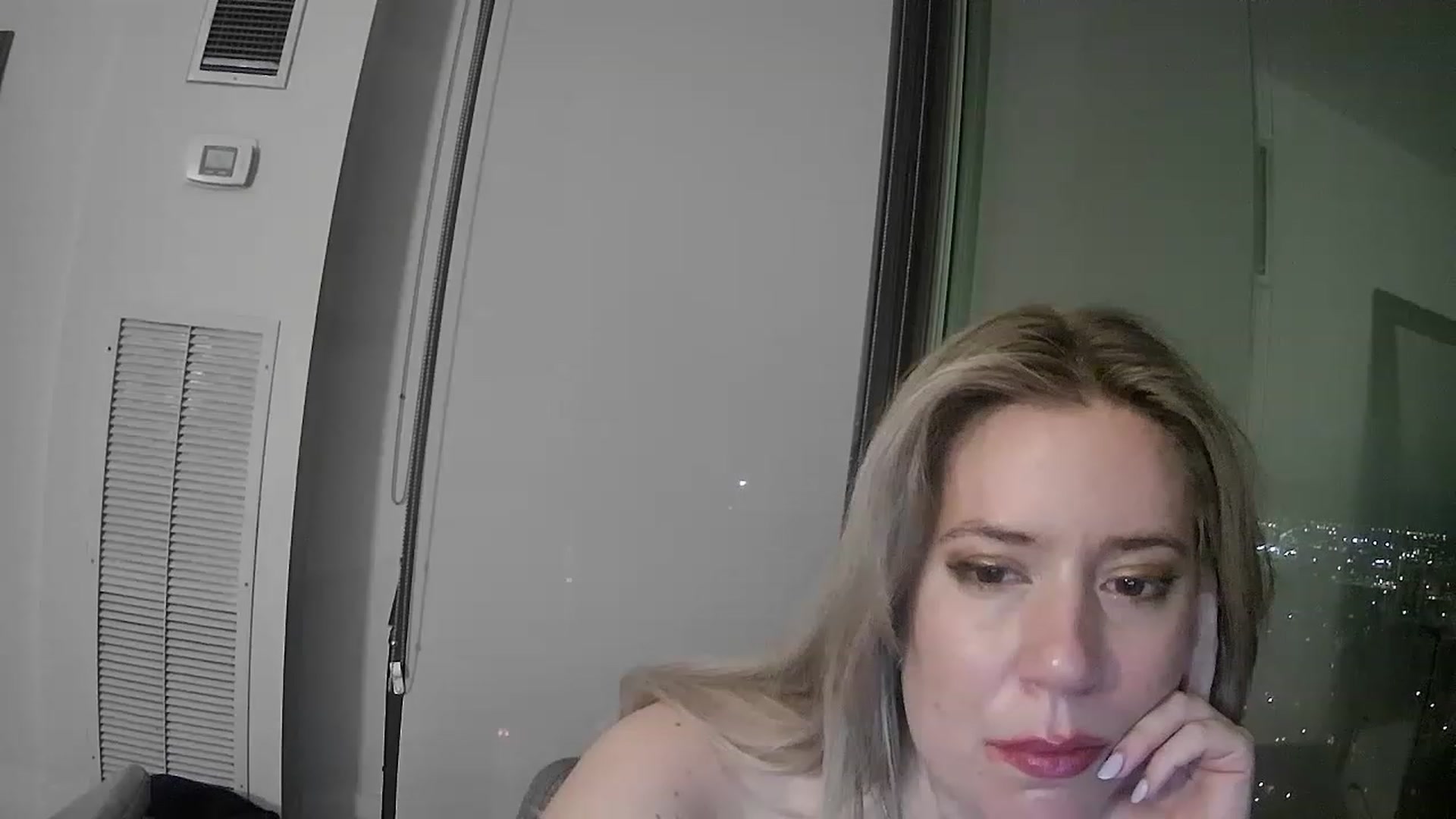 Gallery image thumbnail from ChiTownShell's myfreecams stream on, 12/17/2022, 23:30 image 20 of 20