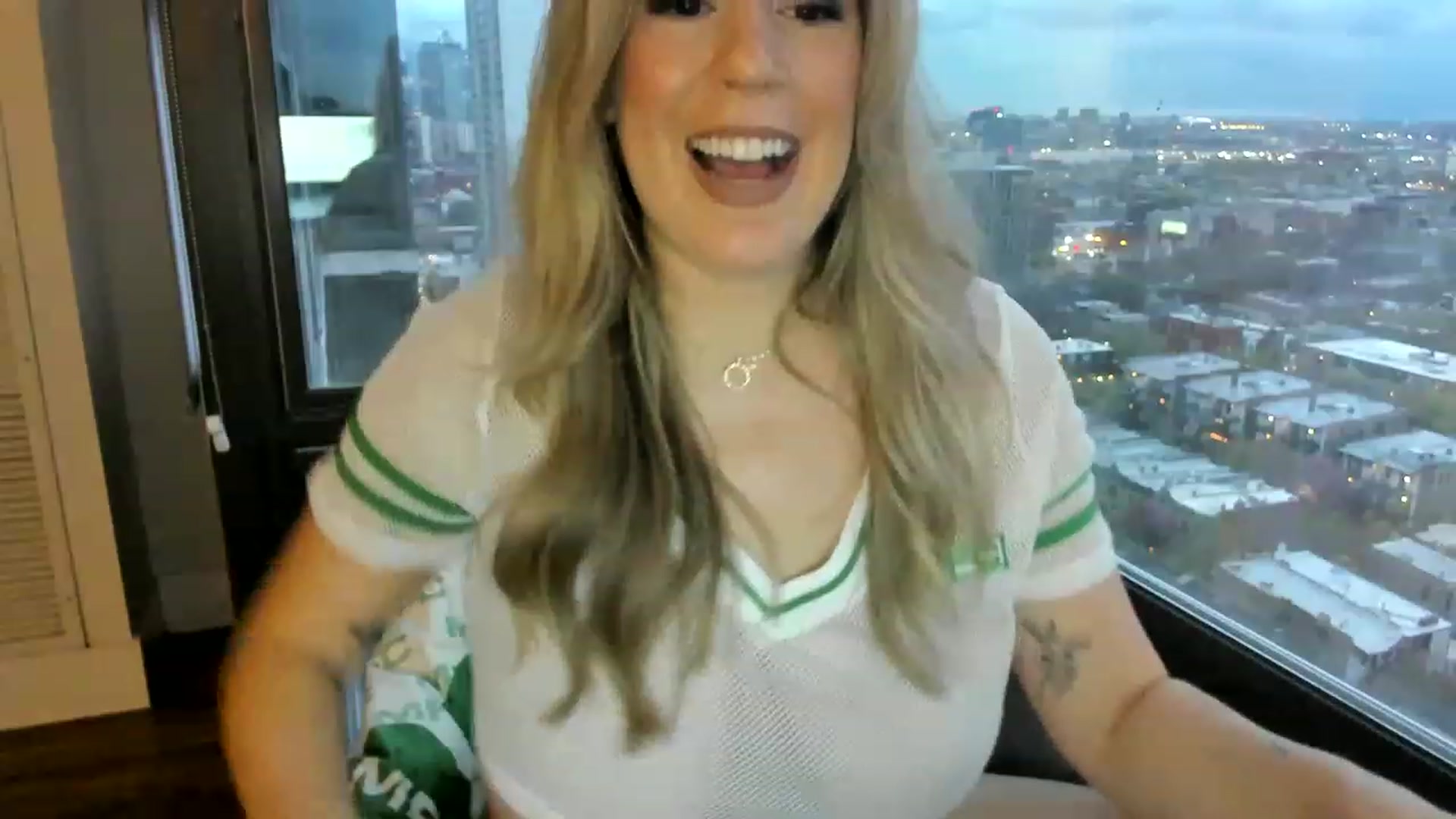 Gallery image thumbnail from ChiTownShell's myfreecams stream on, 04/23/2023, 01:14 image 10 of 20