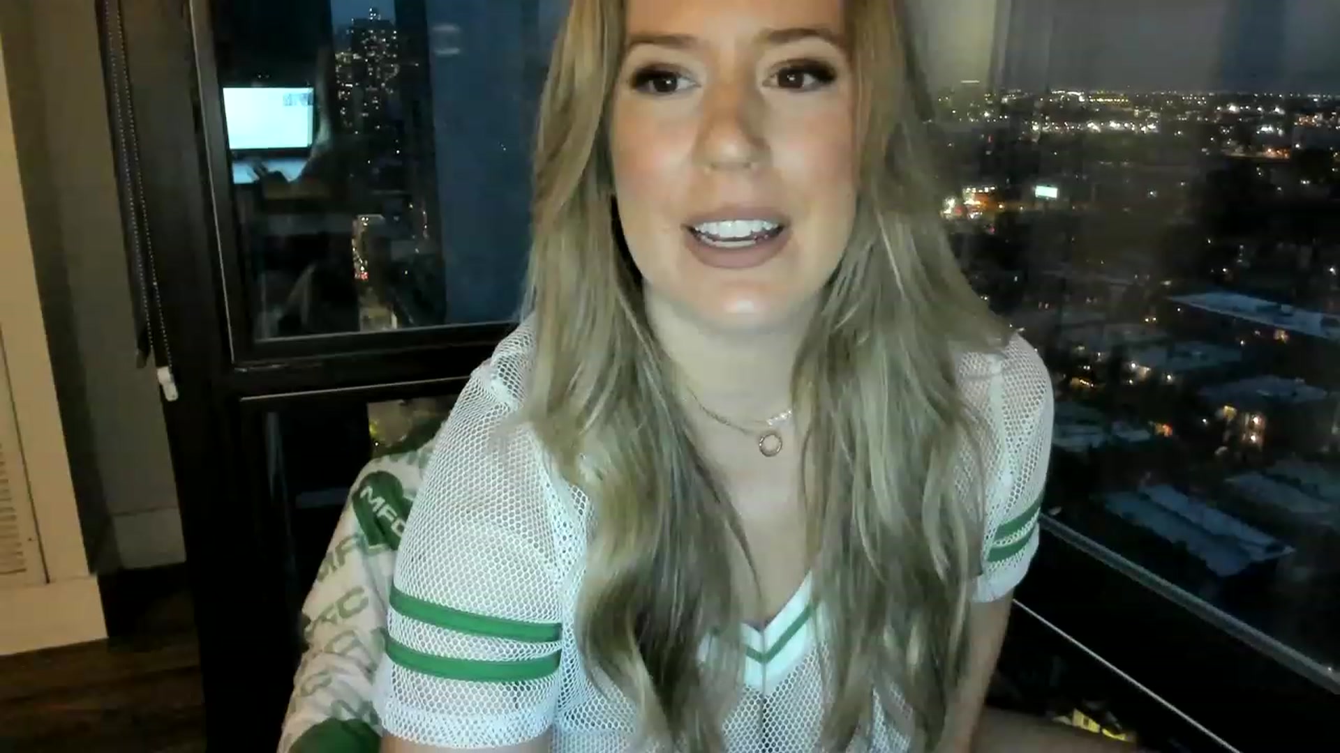 Gallery image thumbnail from ChiTownShell's myfreecams stream on, 04/23/2023, 01:14 image 16 of 20