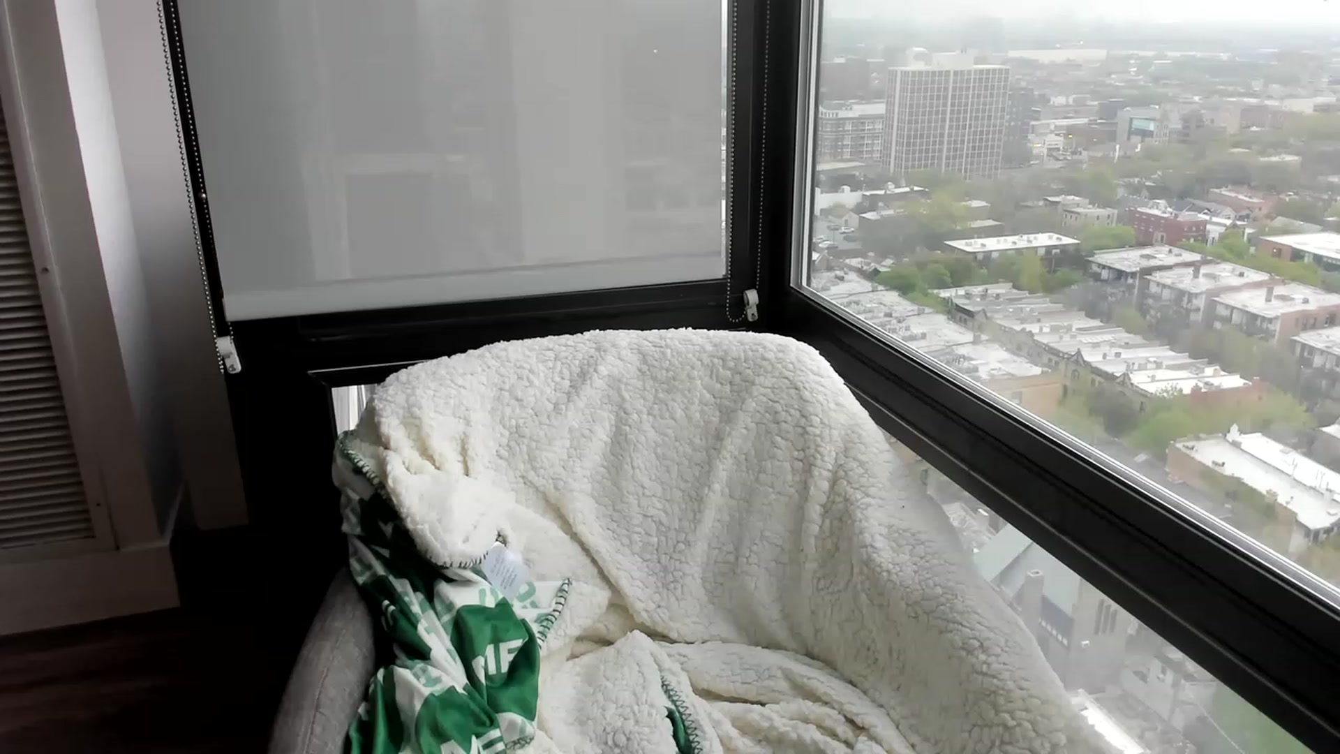 Gallery image thumbnail from ChiTownShell's myfreecams stream on, 05/08/2023, 23:34 image 18 of 20