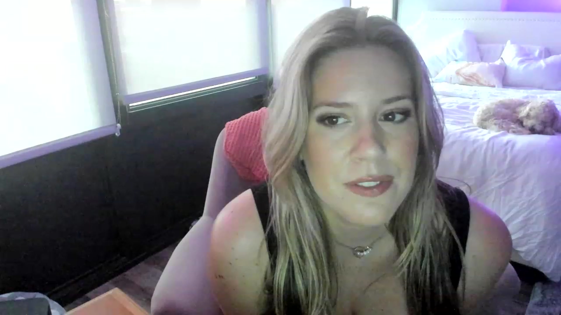 Gallery image thumbnail from ChiTownShell's myfreecams stream on, 06/01/2023, 24:59 image 18 of 20