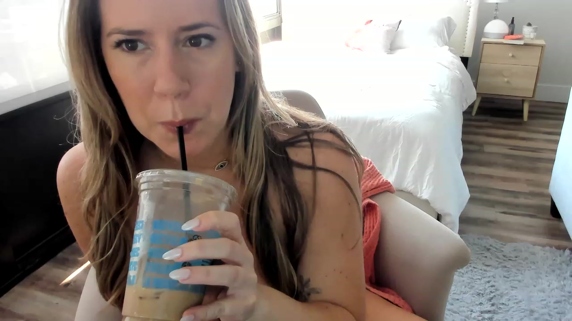 Gallery image thumbnail from ChiTown_777's myfreecams stream on, 06/17/2023, 15:43 image 10 of 20