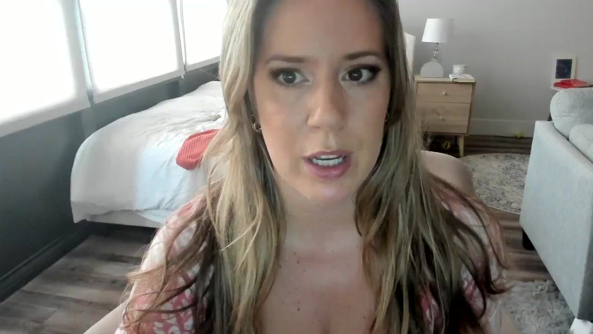 Gallery image thumbnail from ChiTown_777's myfreecams stream on, 08/06/2023, 23:23 image 12 of 20