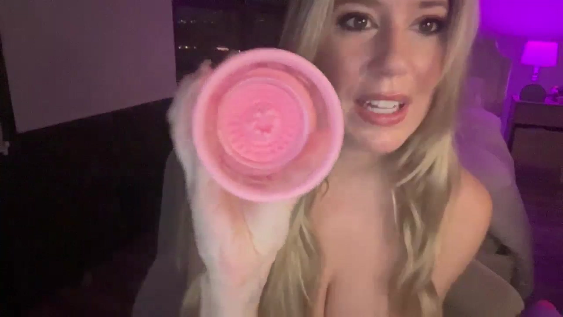 Gallery image thumbnail from ChiTown_777's myfreecams stream on, 12/04/2023, 24:03 image 9 of 20