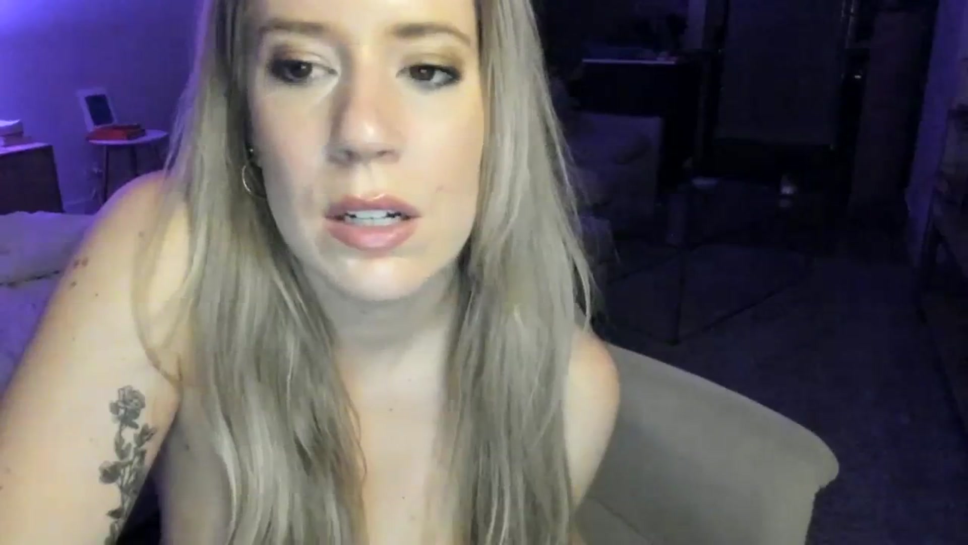 Gallery image thumbnail from ChiTown_777's myfreecams stream on, 12/17/2023, 06:05 image 20 of 20