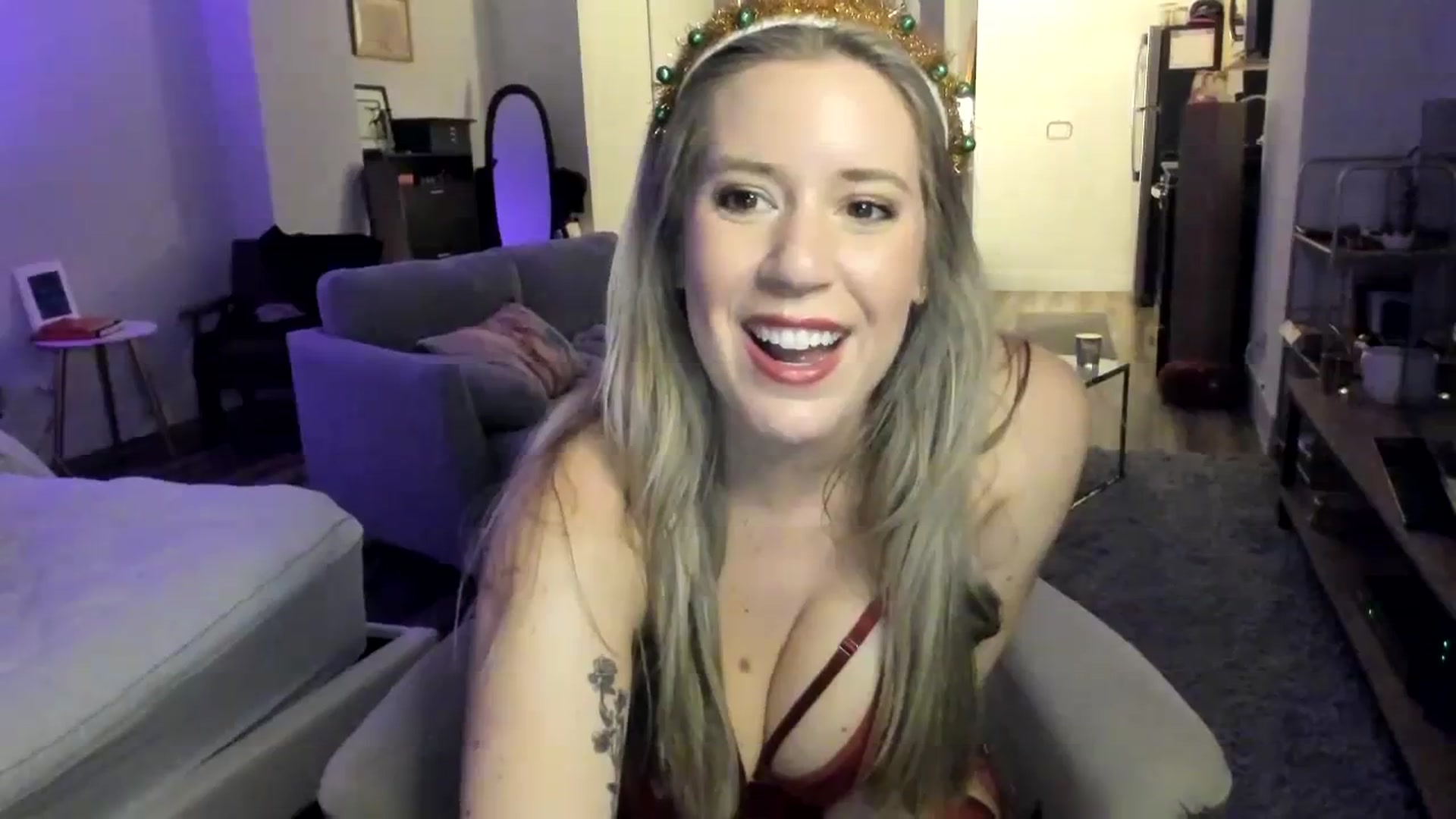Gallery image thumbnail from ChiTown_777's myfreecams stream on, 12/18/2023, 23:39 image 3 of 20
