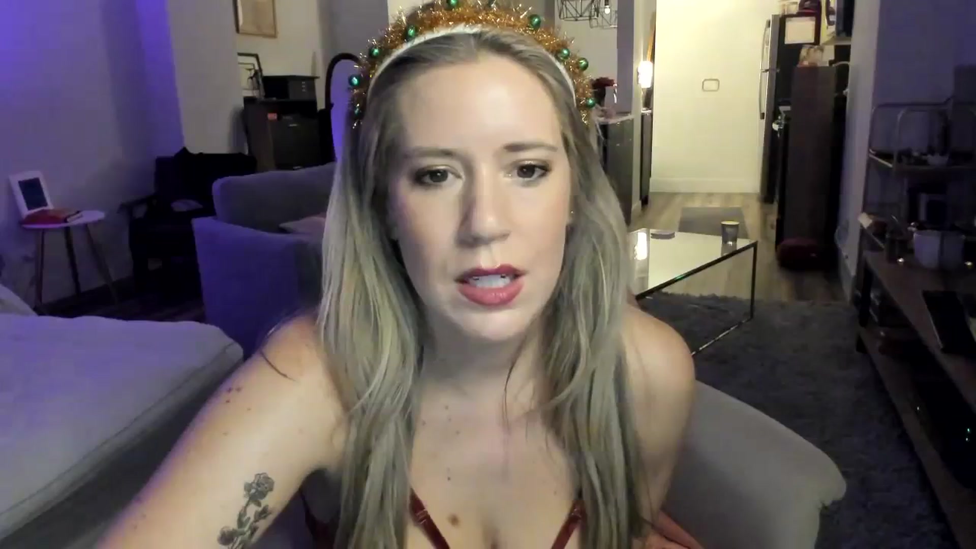 Gallery image thumbnail from ChiTown_777's myfreecams stream on, 12/18/2023, 23:39 image 4 of 20