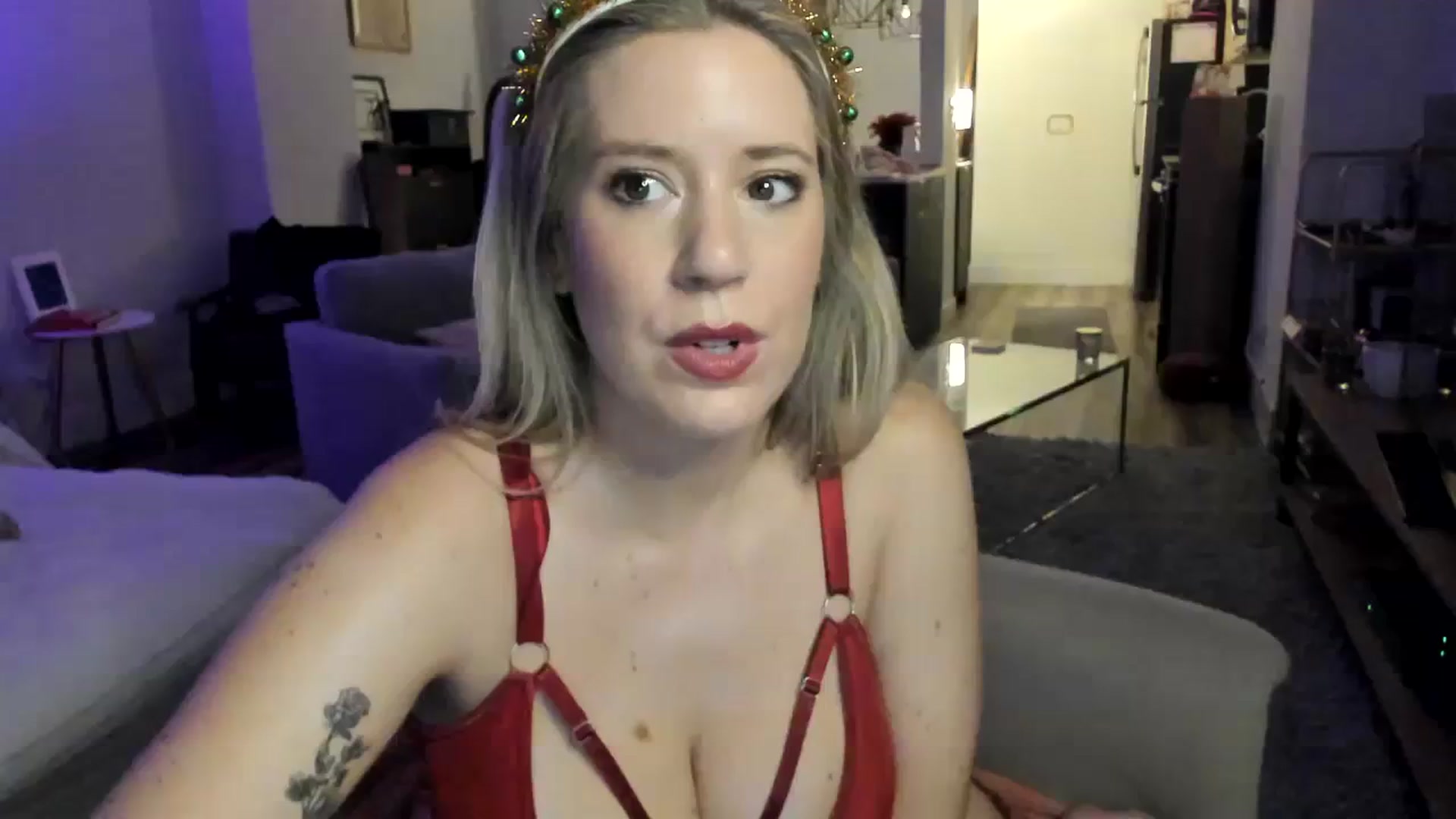 Gallery image thumbnail from ChiTown_777's myfreecams stream on, 12/18/2023, 23:39 image 1 of 20