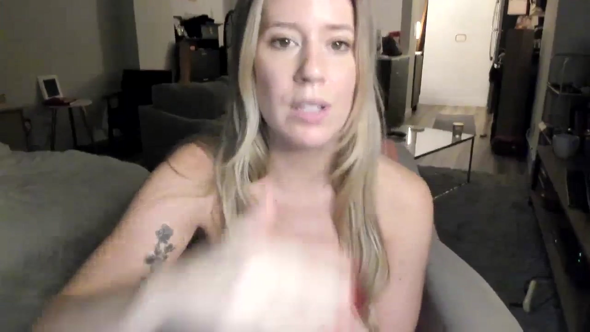 Gallery image thumbnail from ChiTown_777's myfreecams stream on, 12/27/2023, 23:35 image 12 of 20