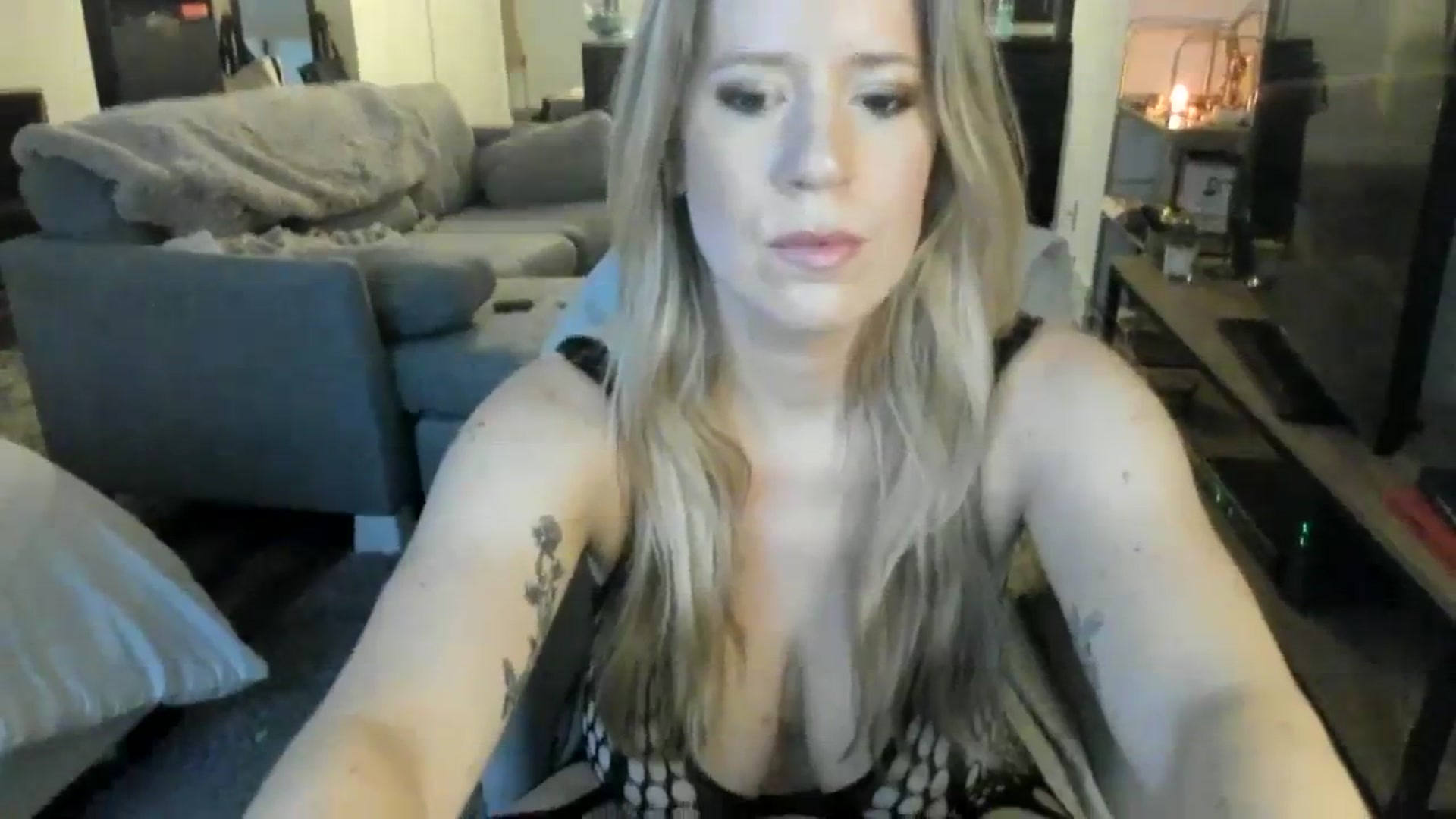 Gallery image thumbnail from ChiTown_777's myfreecams stream on, 01/27/2024, 22:55 image 4 of 20