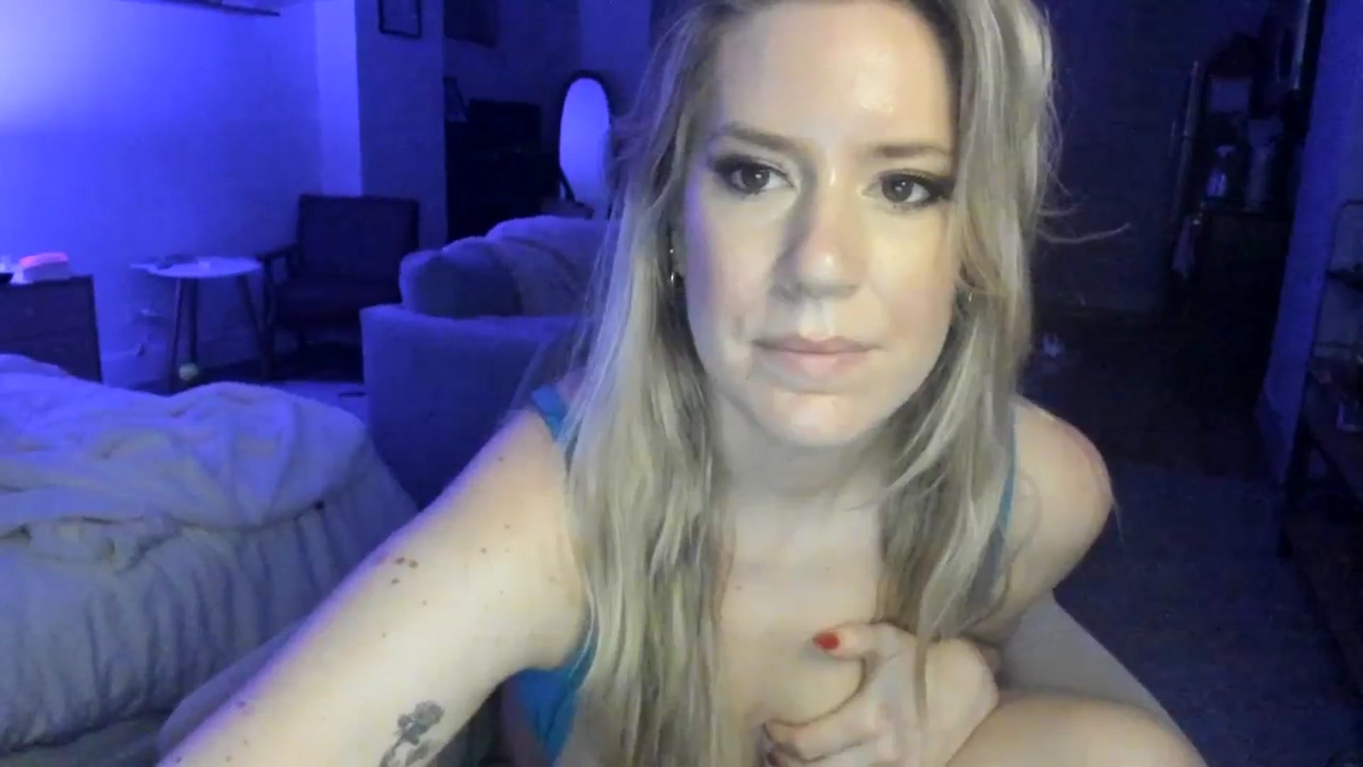 Gallery image thumbnail from ChiTown_777's myfreecams stream on, 03/07/2024, 24:25 image 11 of 20