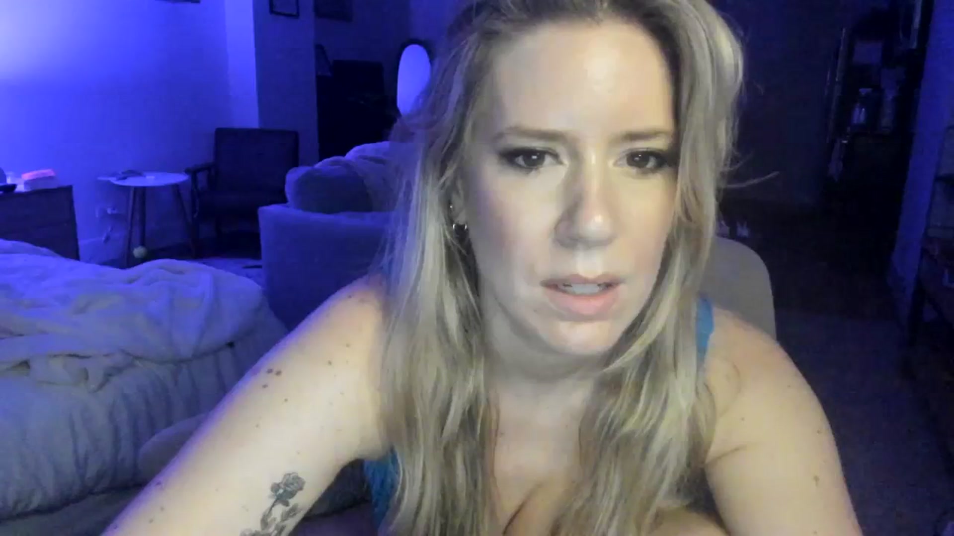 Gallery image thumbnail from ChiTown_777's myfreecams stream on, 03/07/2024, 24:25 image 18 of 20