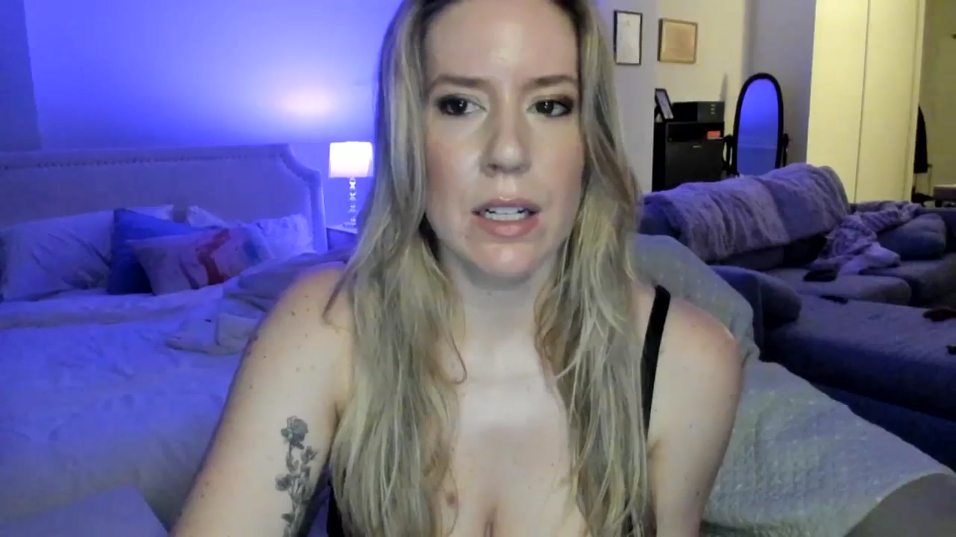 Gallery image thumbnail from ChiTown_777's myfreecams stream on, 03/11/2024, 02:34 image 10 of 20