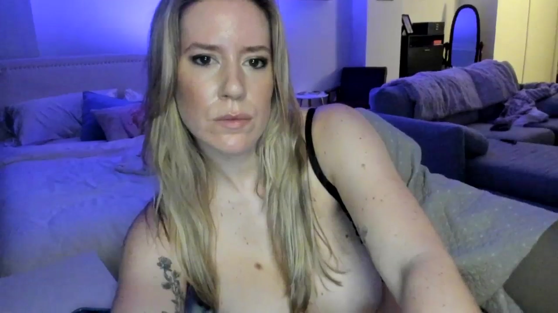 Gallery image thumbnail from ChiTown_777's myfreecams stream on, 03/11/2024, 02:34 image 18 of 20