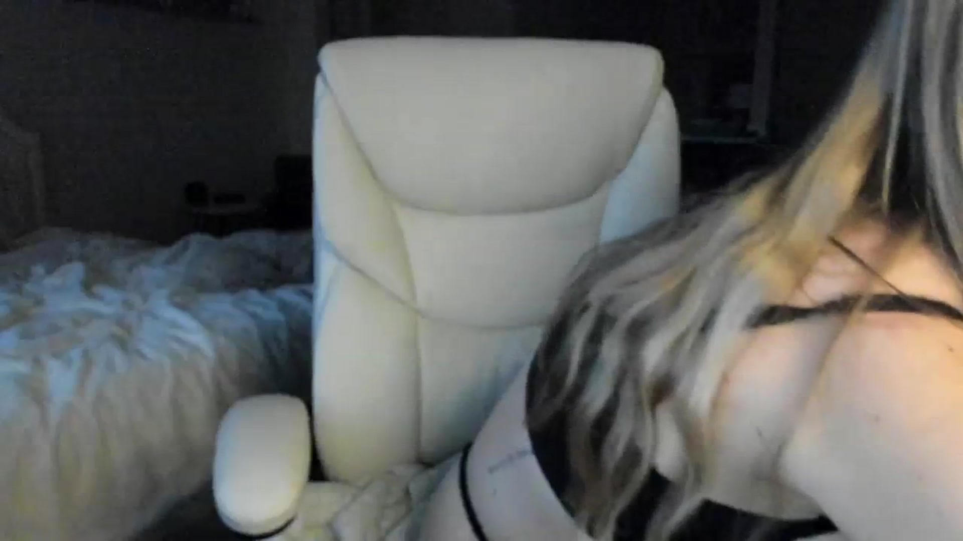 Gallery image thumbnail from ChiTown_777's myfreecams stream on, 04/10/2024, 01:01 image 8 of 20