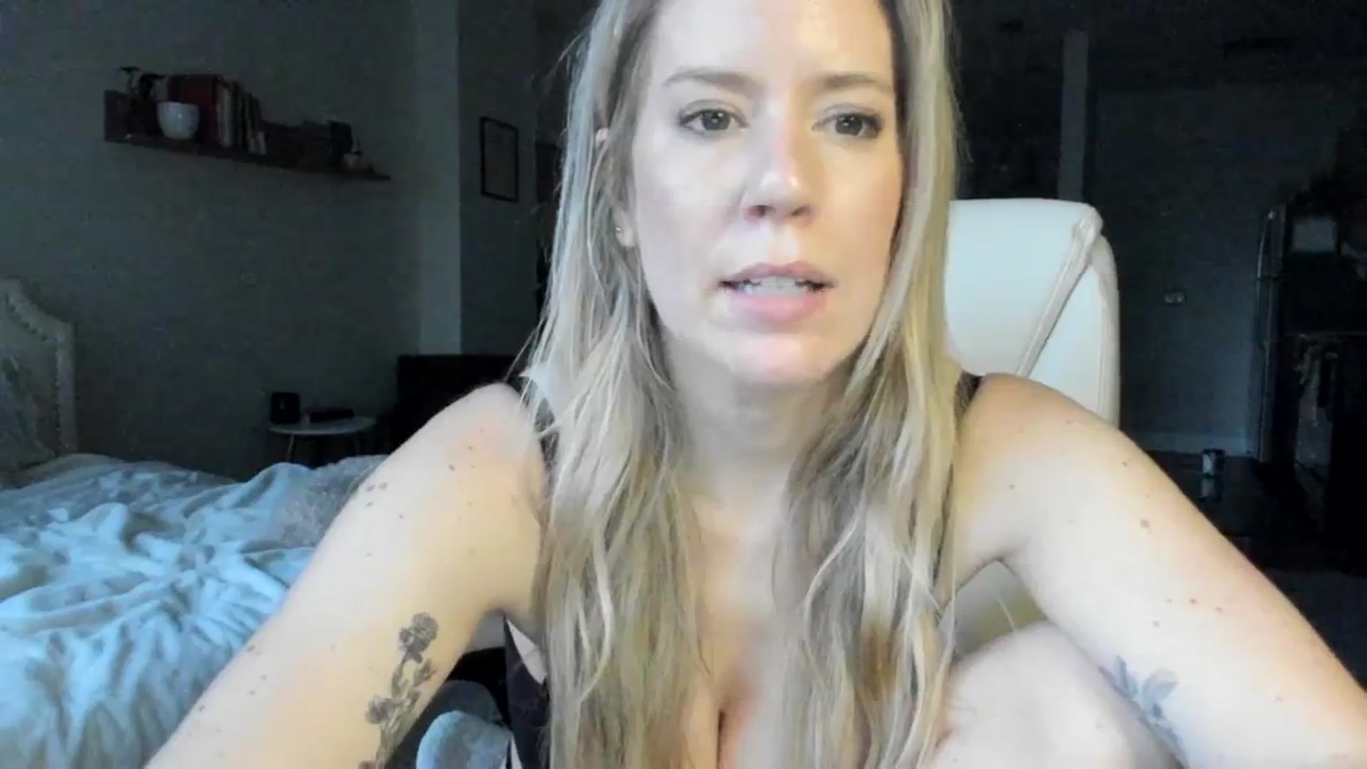 Gallery image thumbnail from ChiTown_777's myfreecams stream on, 04/10/2024, 01:01 image 3 of 20