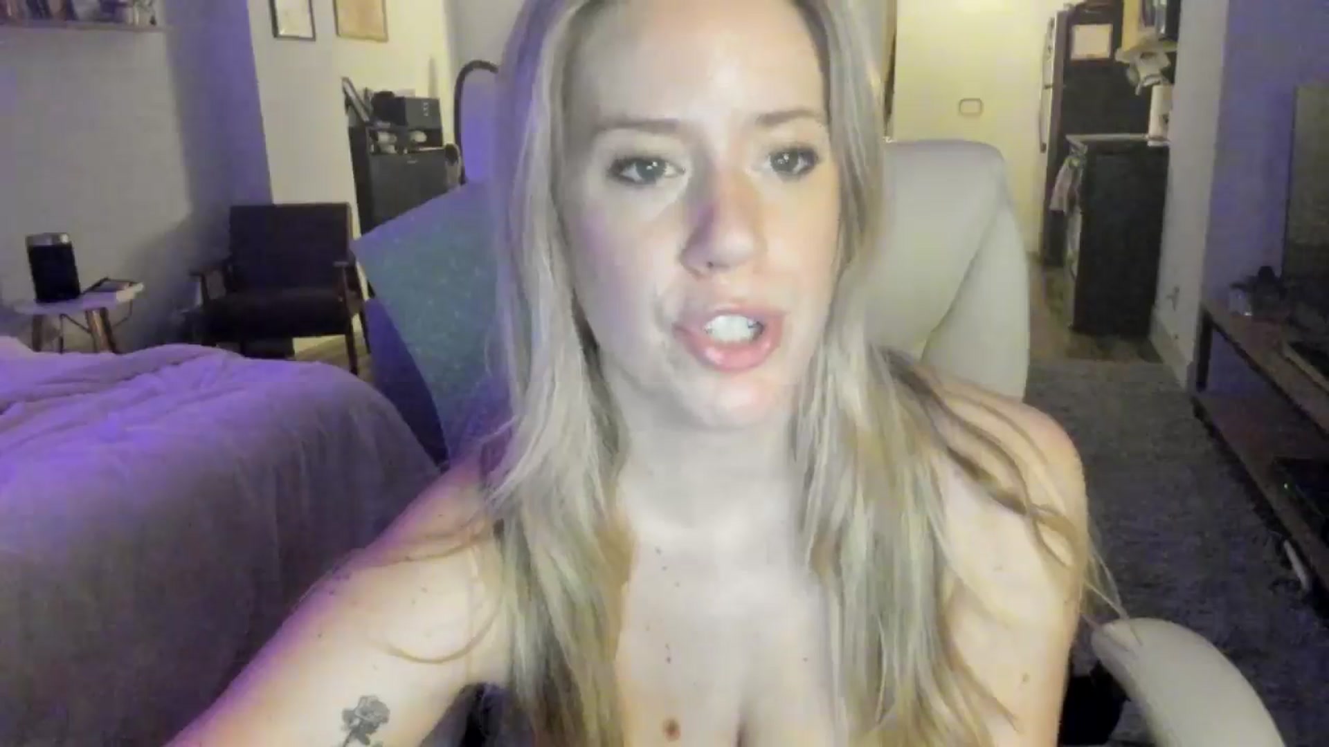 Gallery image thumbnail from ChiTown_777's myfreecams stream on, 05/13/2024, 04:06 image 6 of 20