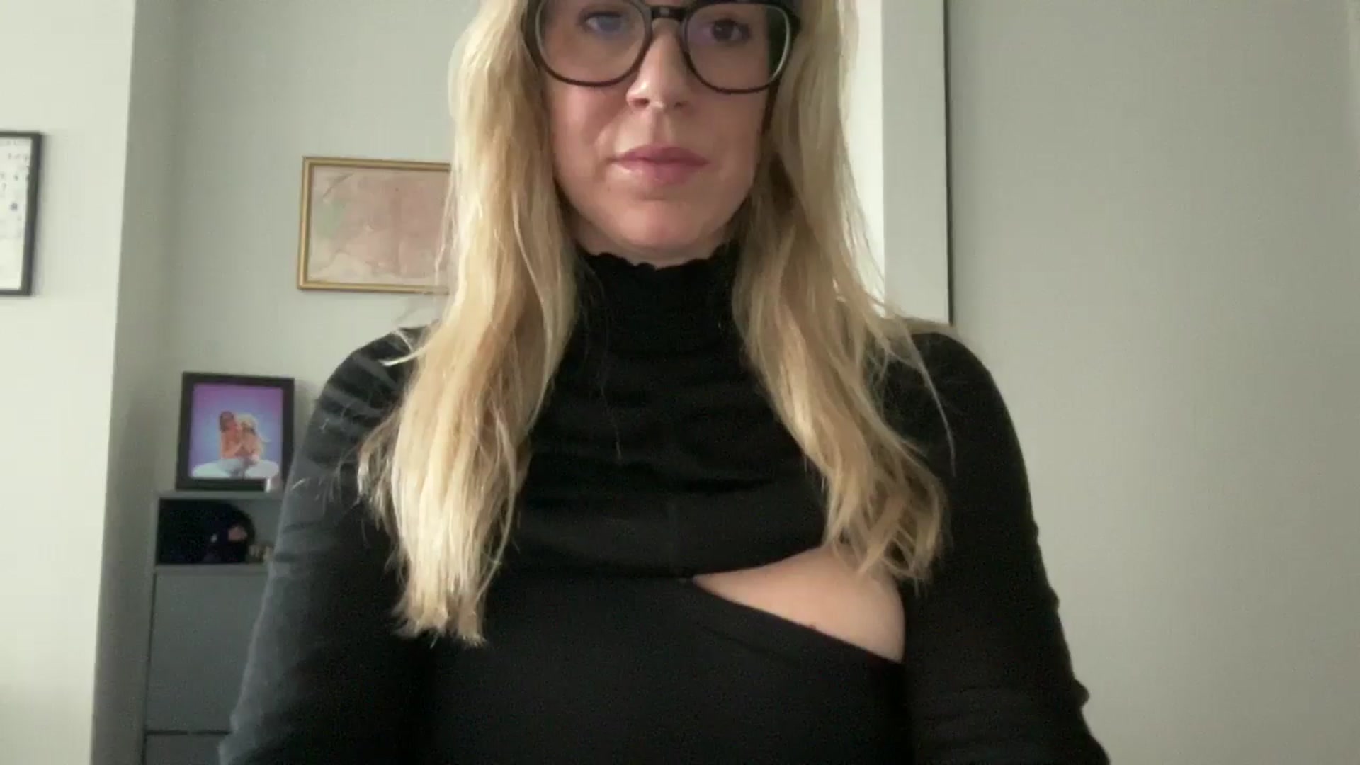 Gallery image thumbnail from ChiTown_777's myfreecams stream on, 05/15/2024, 21:05 image 10 of 20