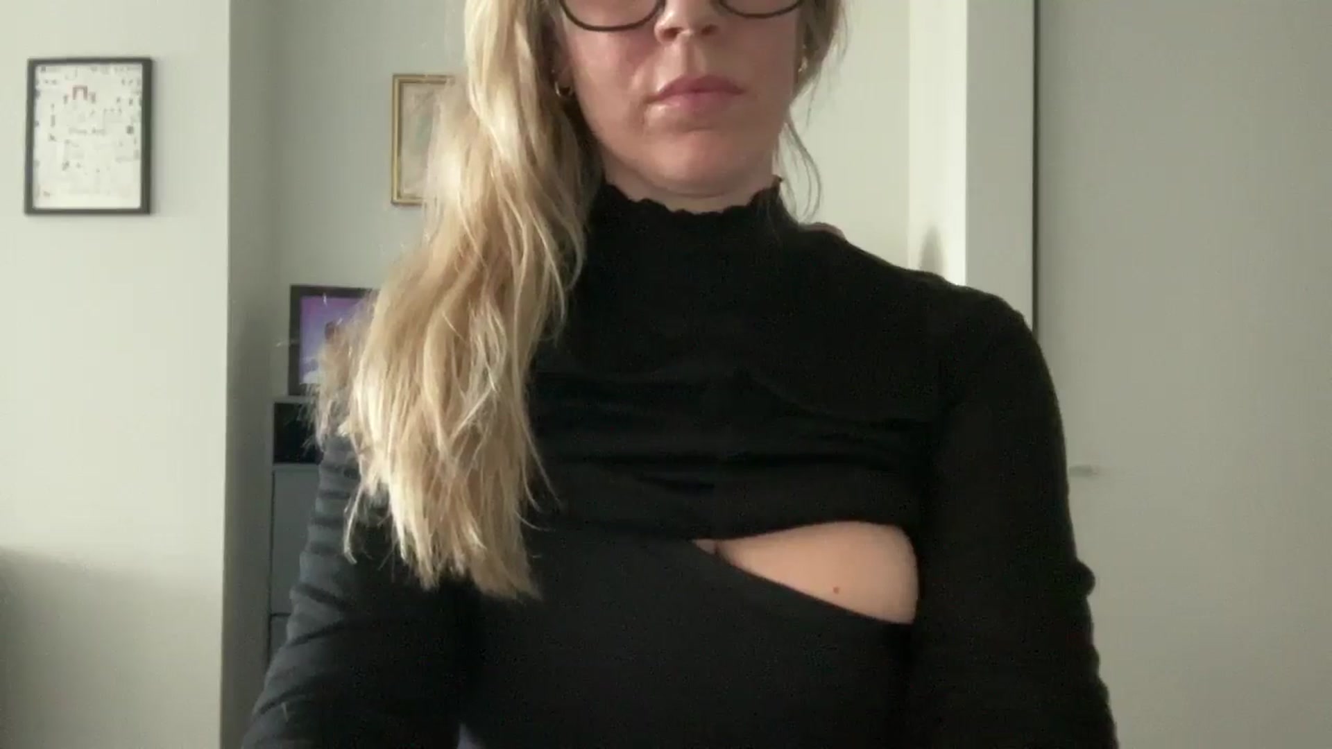 Gallery image thumbnail from ChiTown_777's myfreecams stream on, 05/15/2024, 21:05 image 15 of 20