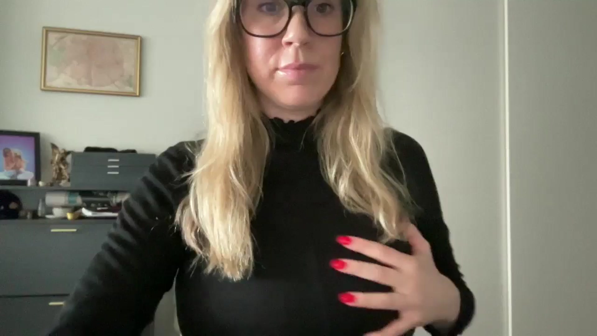 Gallery image thumbnail from ChiTown_777's myfreecams stream on, 05/15/2024, 21:05 image 3 of 20