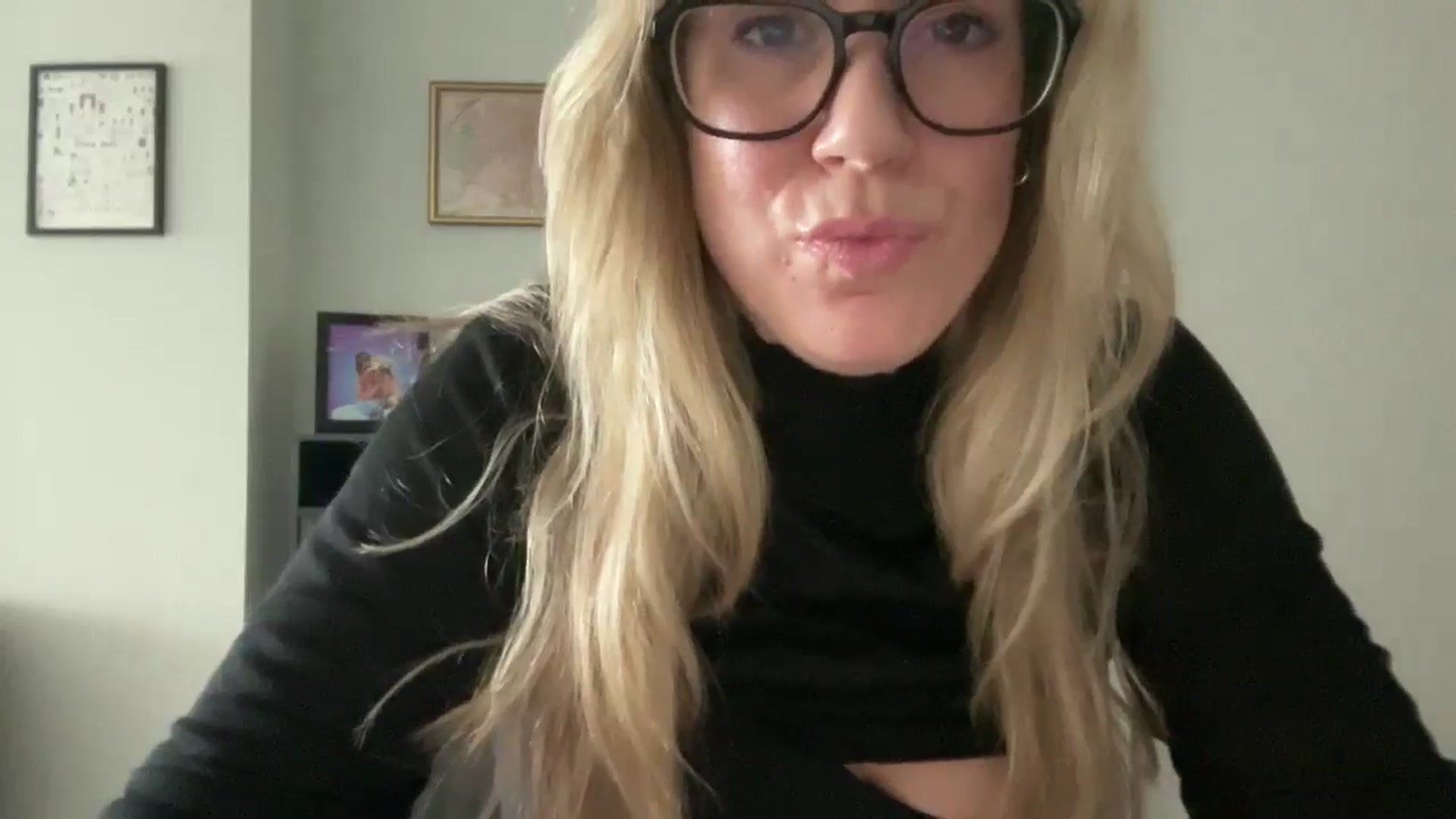 Gallery image thumbnail from ChiTown_777's myfreecams stream on, 05/15/2024, 21:05 image 14 of 20