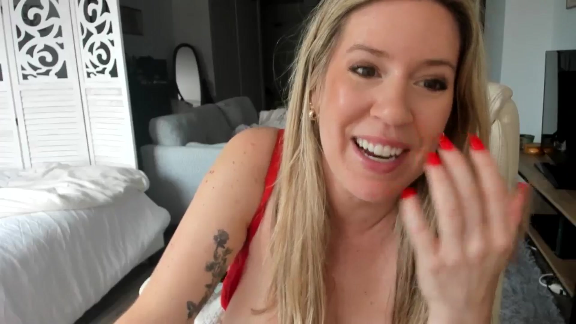 Gallery image thumbnail from ChiTown_777's myfreecams stream on, 05/28/2024, 22:18 image 6 of 20