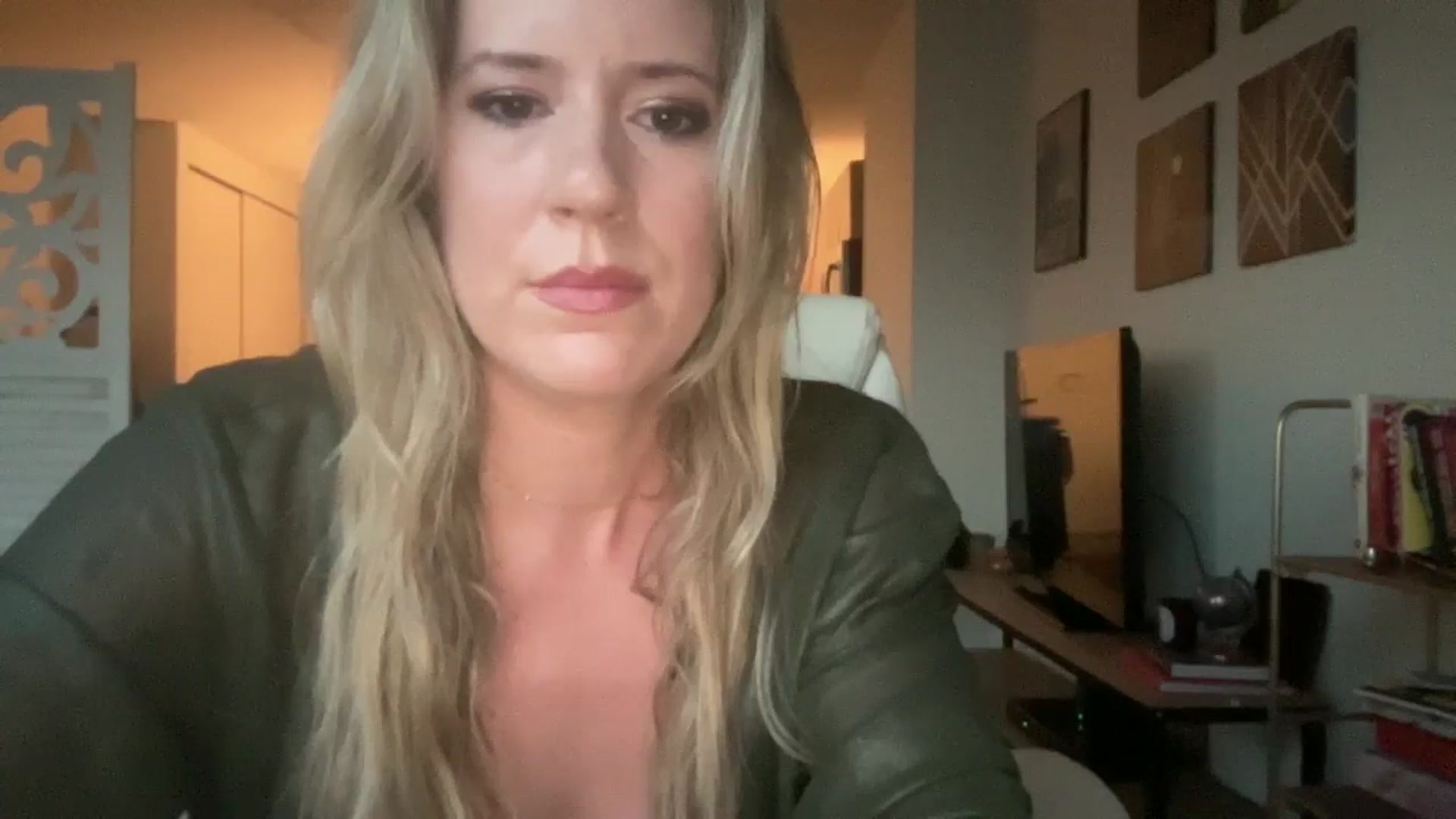 Gallery image thumbnail from ChiTown_777's myfreecams stream on, 06/22/2024, 01:49 image 13 of 20