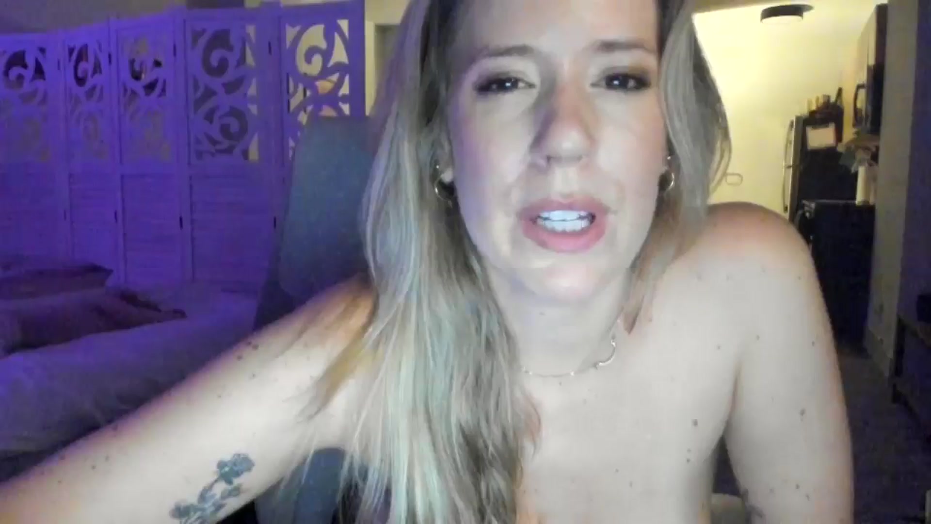 Gallery image thumbnail from ChiTown_777's myfreecams stream on, 06/26/2024, 02:31 image 12 of 20