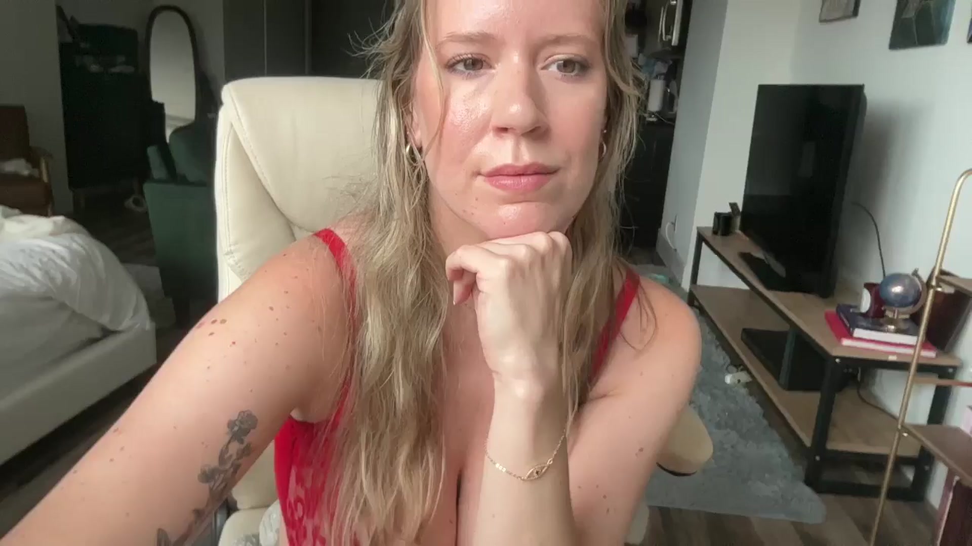 Gallery image thumbnail from ChiTown_777's myfreecams stream on, 07/11/2024, 20:31 image 12 of 20