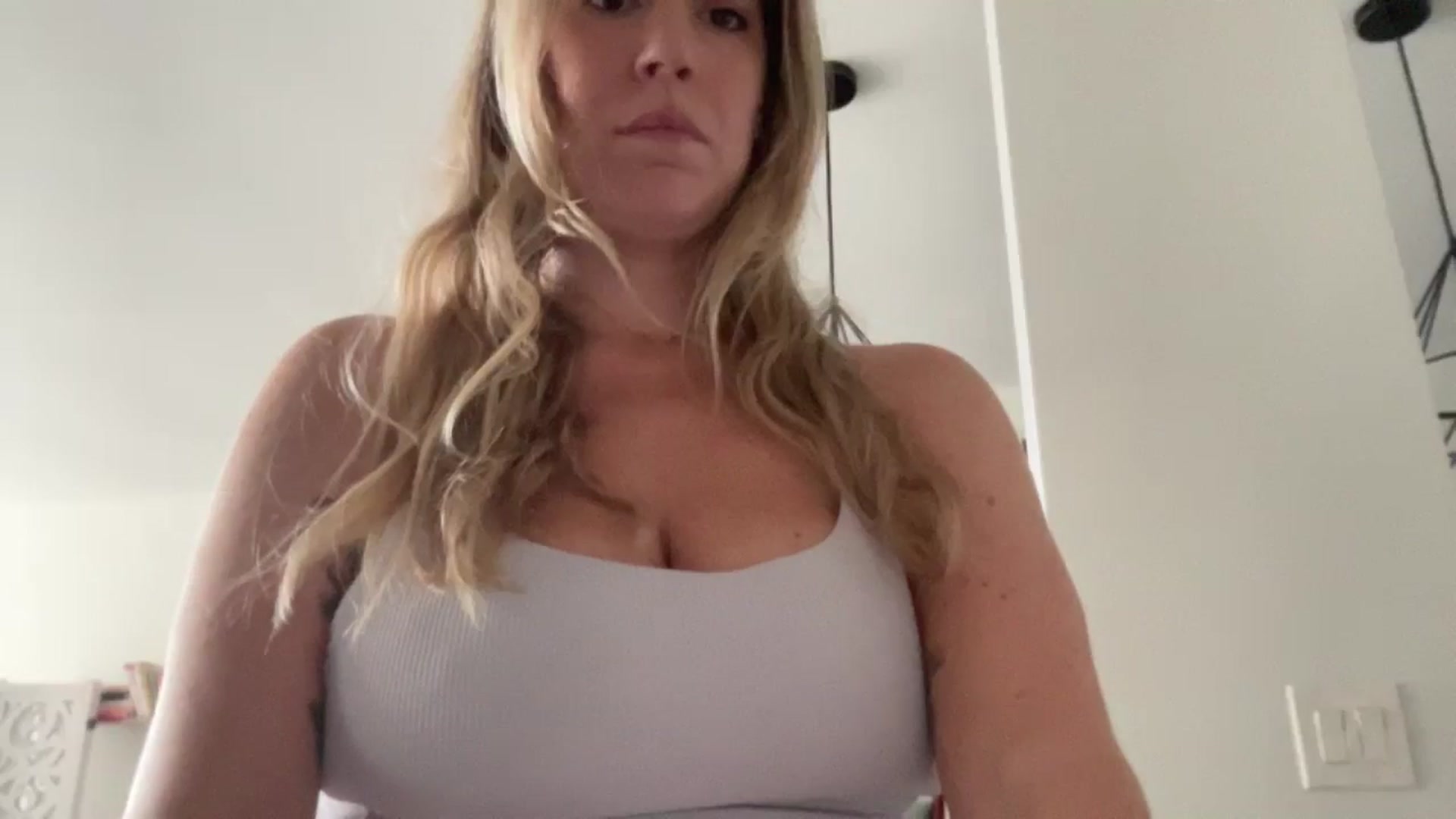 Gallery image thumbnail from ChiTown_777's myfreecams stream on, 08/18/2024, 19:48 image 18 of 20