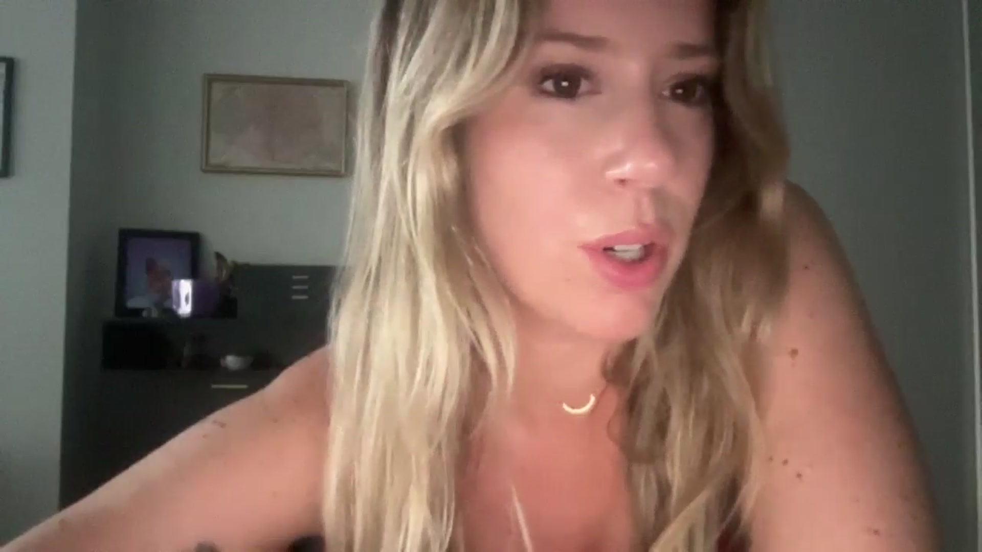 Gallery image thumbnail from ChiTown_777's myfreecams stream on, 08/27/2024, 23:25 image 15 of 20