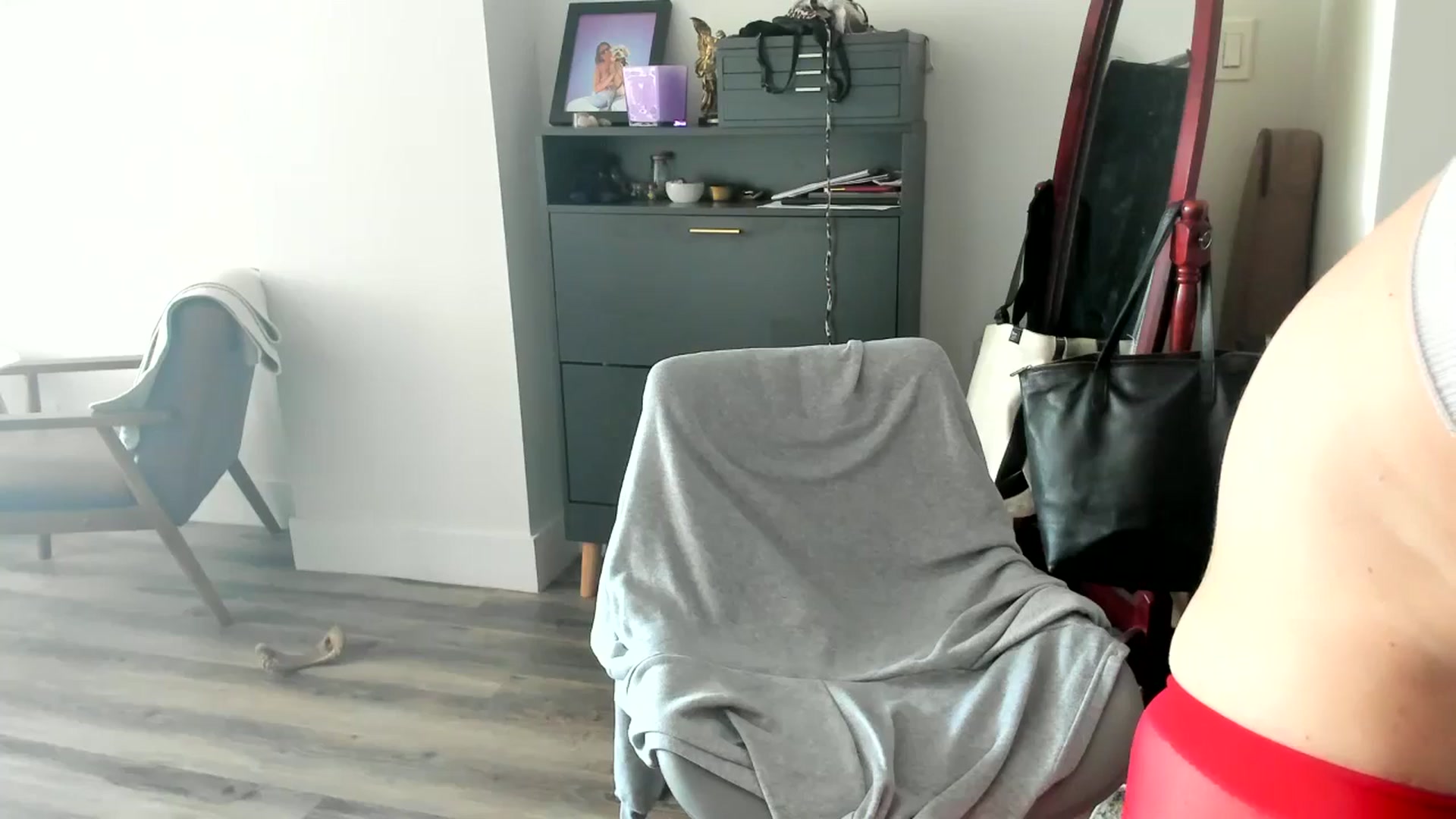 Gallery image thumbnail from ChiTown_777's myfreecams stream on, 09/12/2024, 19:01 image 18 of 20