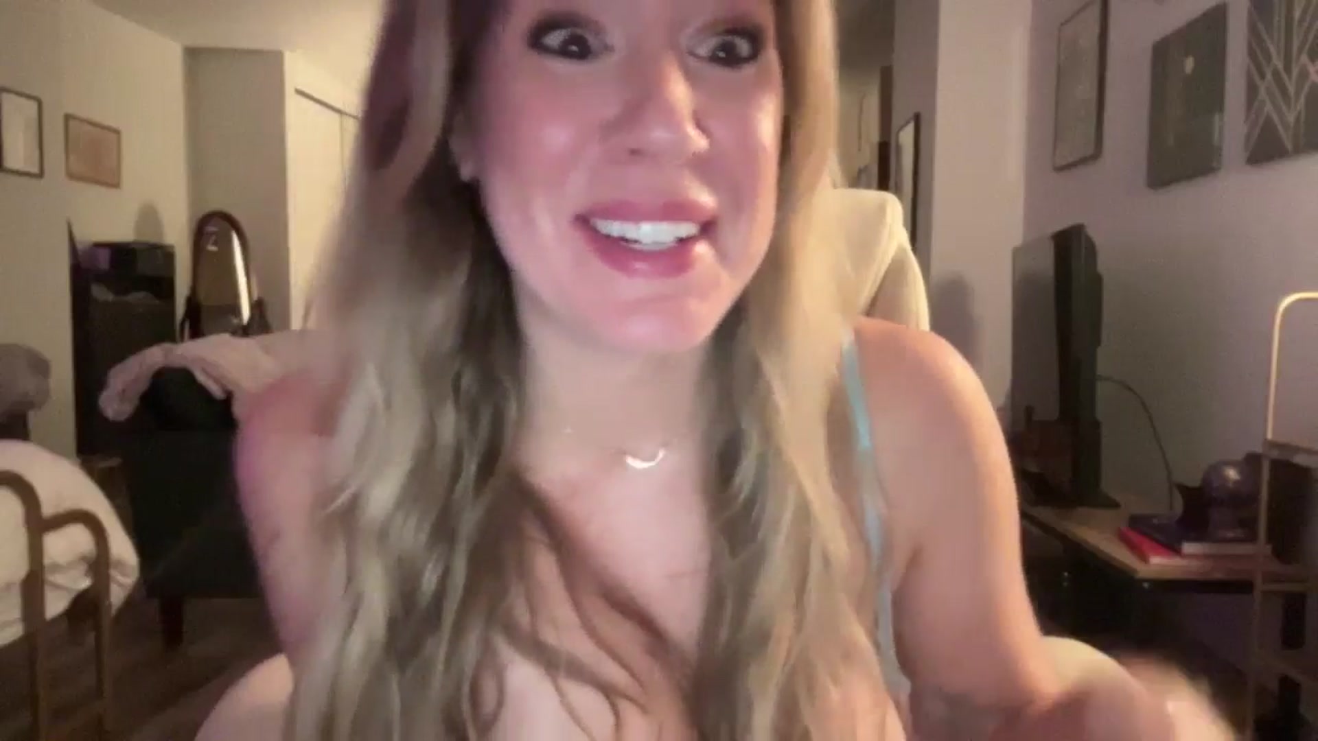 Gallery image thumbnail from ChiTown_777's myfreecams stream on, 10/14/2024, 02:17 image 17 of 20