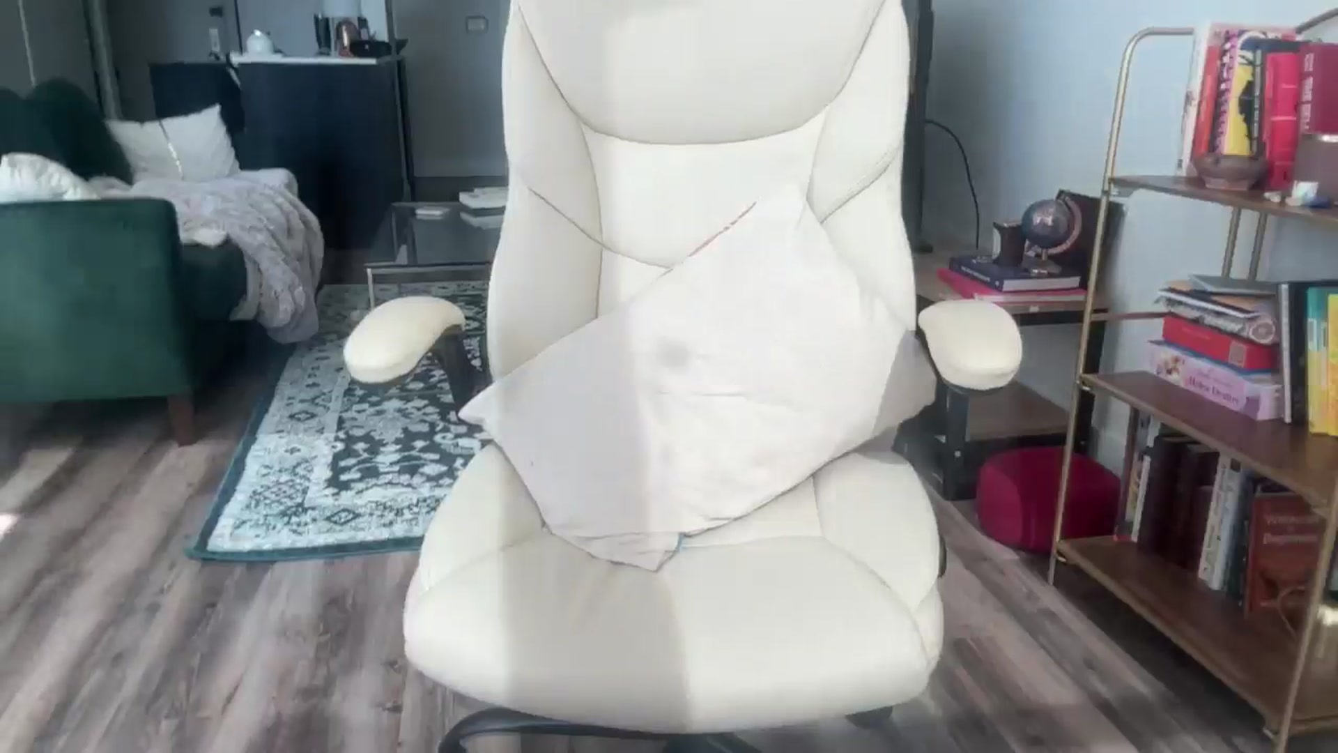 Gallery image thumbnail from ChiTown_777's myfreecams stream on, 10/16/2024, 17:45 image 18 of 20