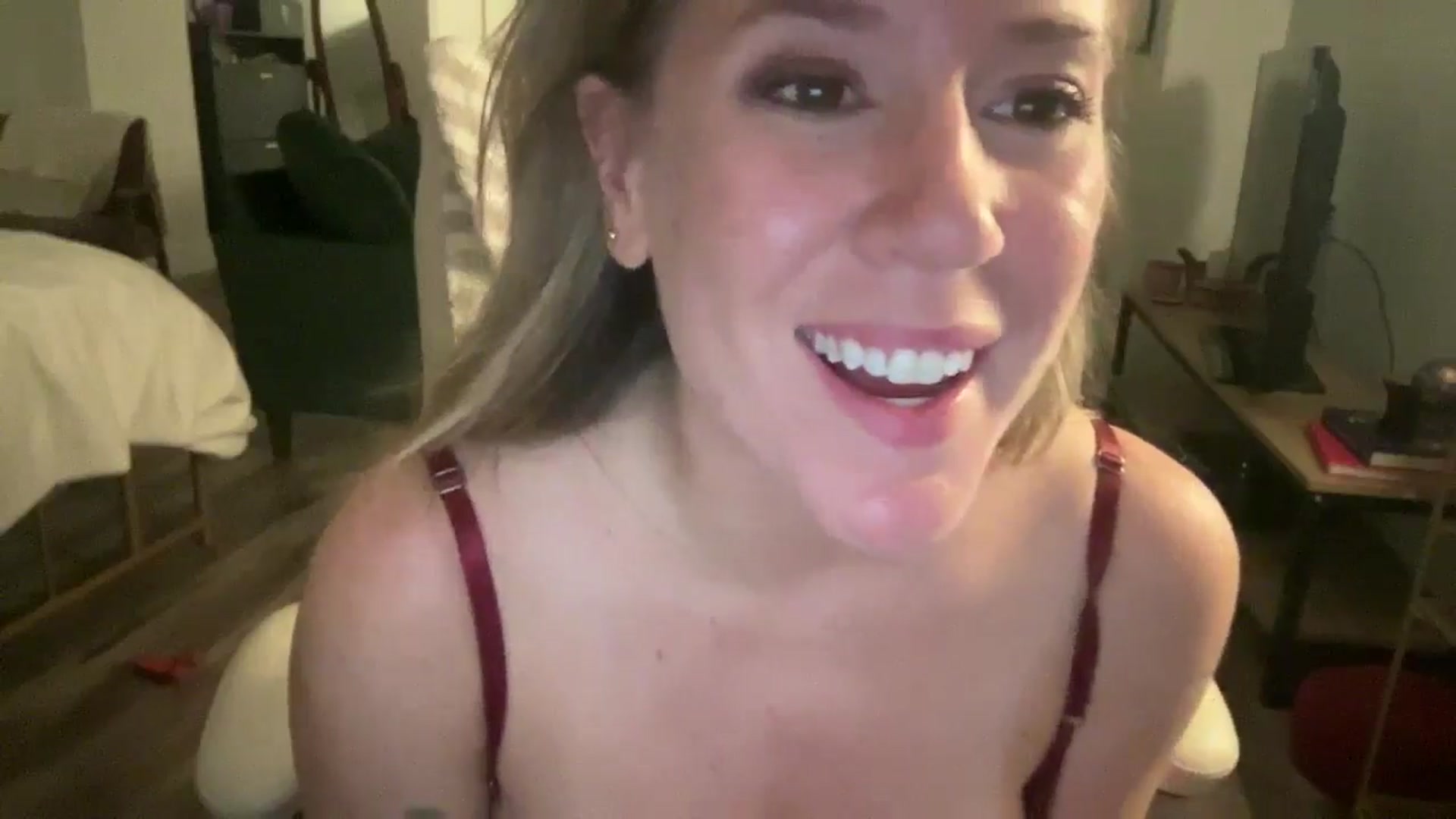 Gallery image thumbnail from ChiTown_777's myfreecams stream on, 10/21/2024, 03:00 image 8 of 20