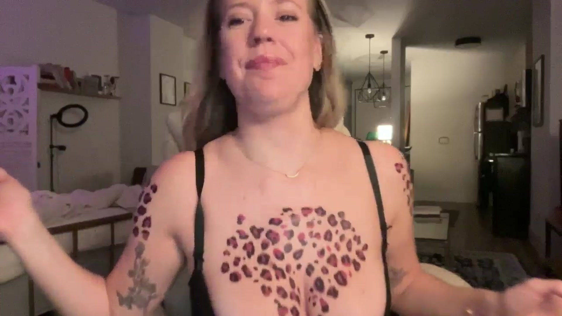 Gallery image thumbnail from ChiTown_777's myfreecams stream on, 10/31/2024, 02:41 image 2 of 20