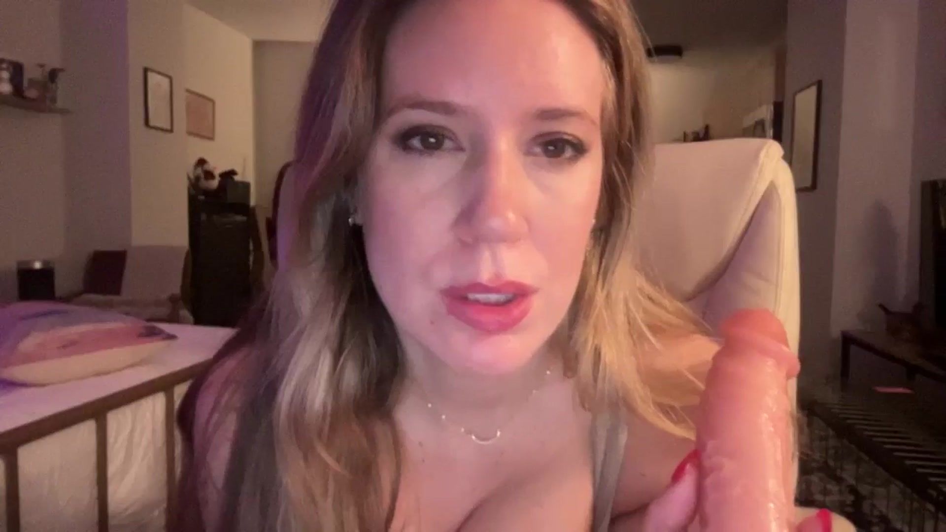 Gallery image thumbnail from ChiTown_777's myfreecams stream on, 12/30/2024, 04:47 image 19 of 20