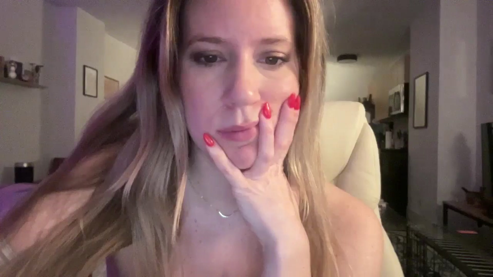 Gallery image thumbnail from ChiTown_777's myfreecams stream on, 12/30/2024, 06:12 image 12 of 20
