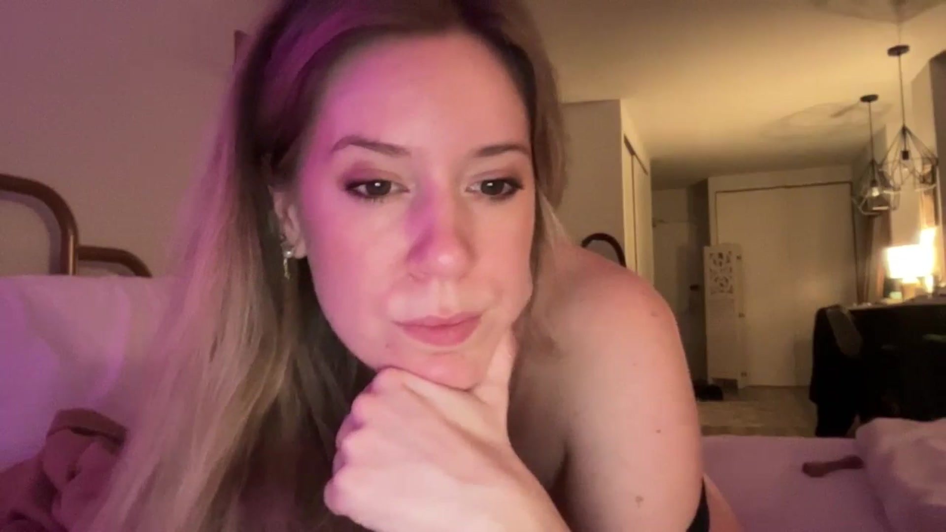 Gallery image thumbnail from ChiTown_777's myfreecams stream on, 01/06/2025, 04:00 image 9 of 20