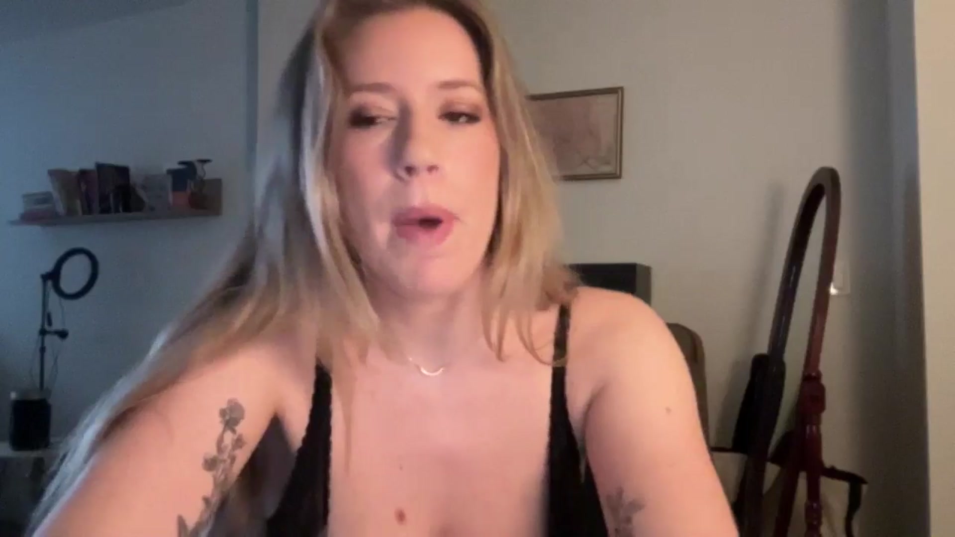 Gallery image thumbnail from ChiTown_777's myfreecams stream on, 01/06/2025, 21:39 image 17 of 20