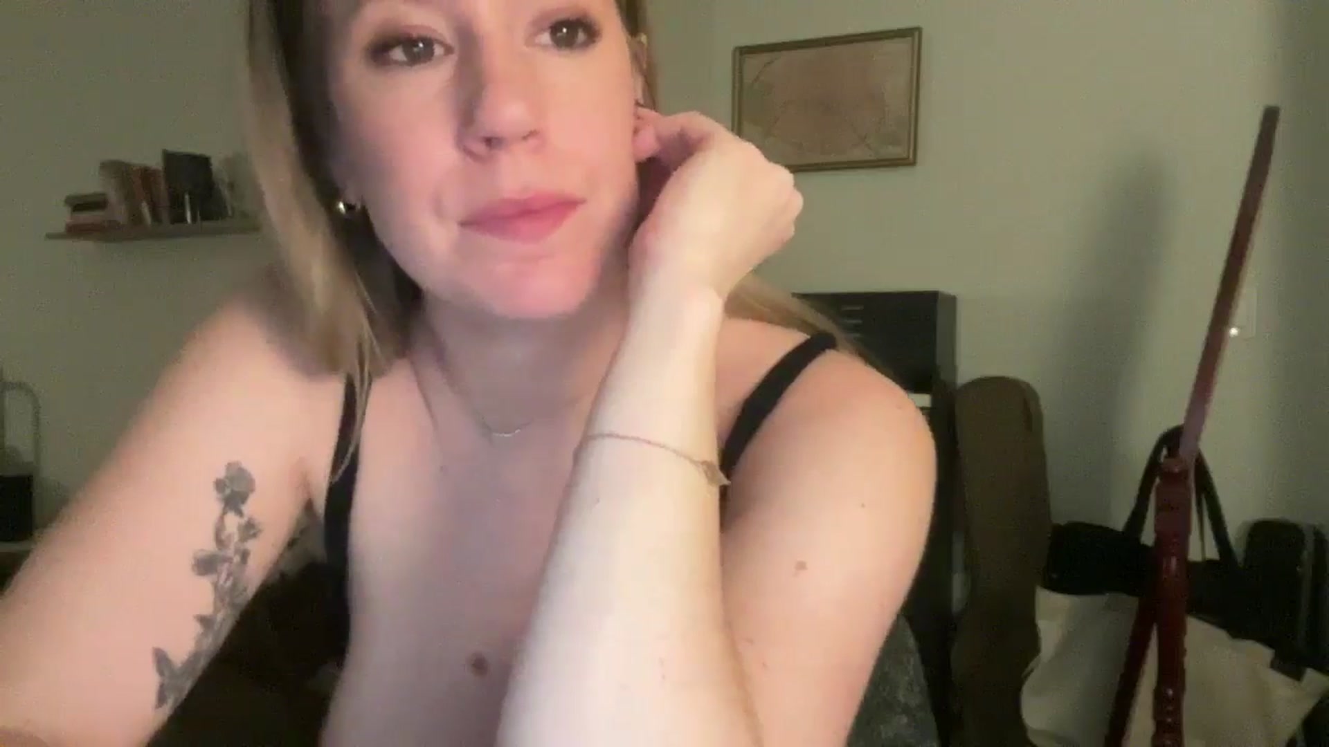 Gallery image thumbnail from ChiTown_777's myfreecams stream on, 01/27/2025, 04:57 image 5 of 20