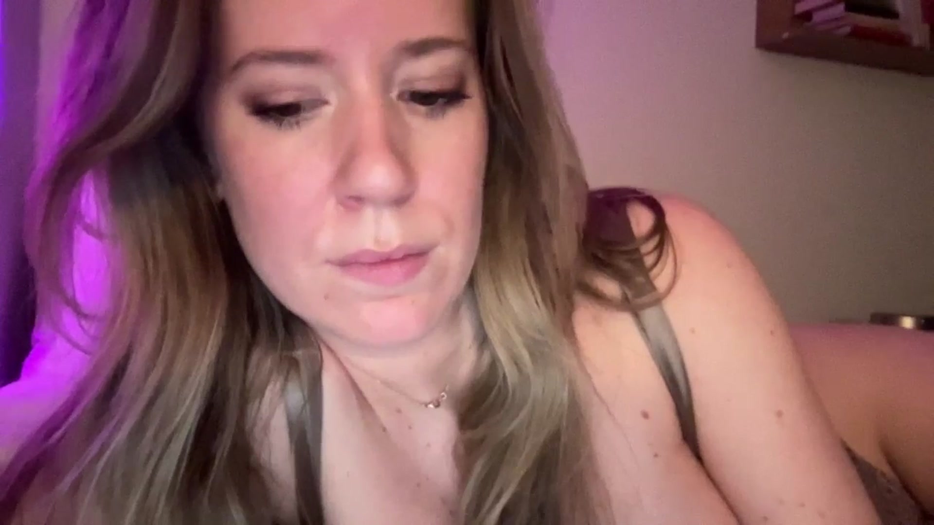 Gallery image thumbnail from ChiTown_777's myfreecams stream on, 02/19/2025, 04:10 image 11 of 20