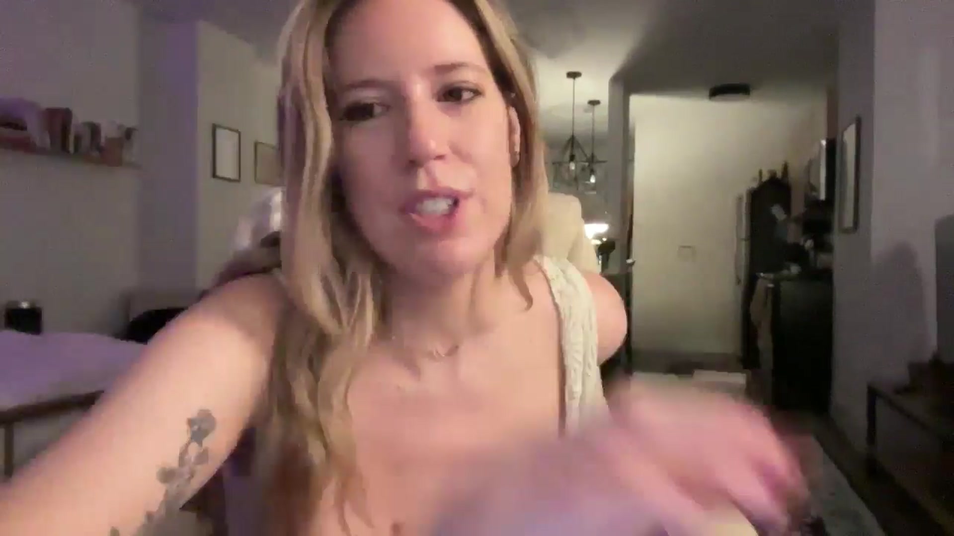 Gallery image thumbnail from ChiTown_777's myfreecams stream on, 03/05/2025, 04:59 image 7 of 20