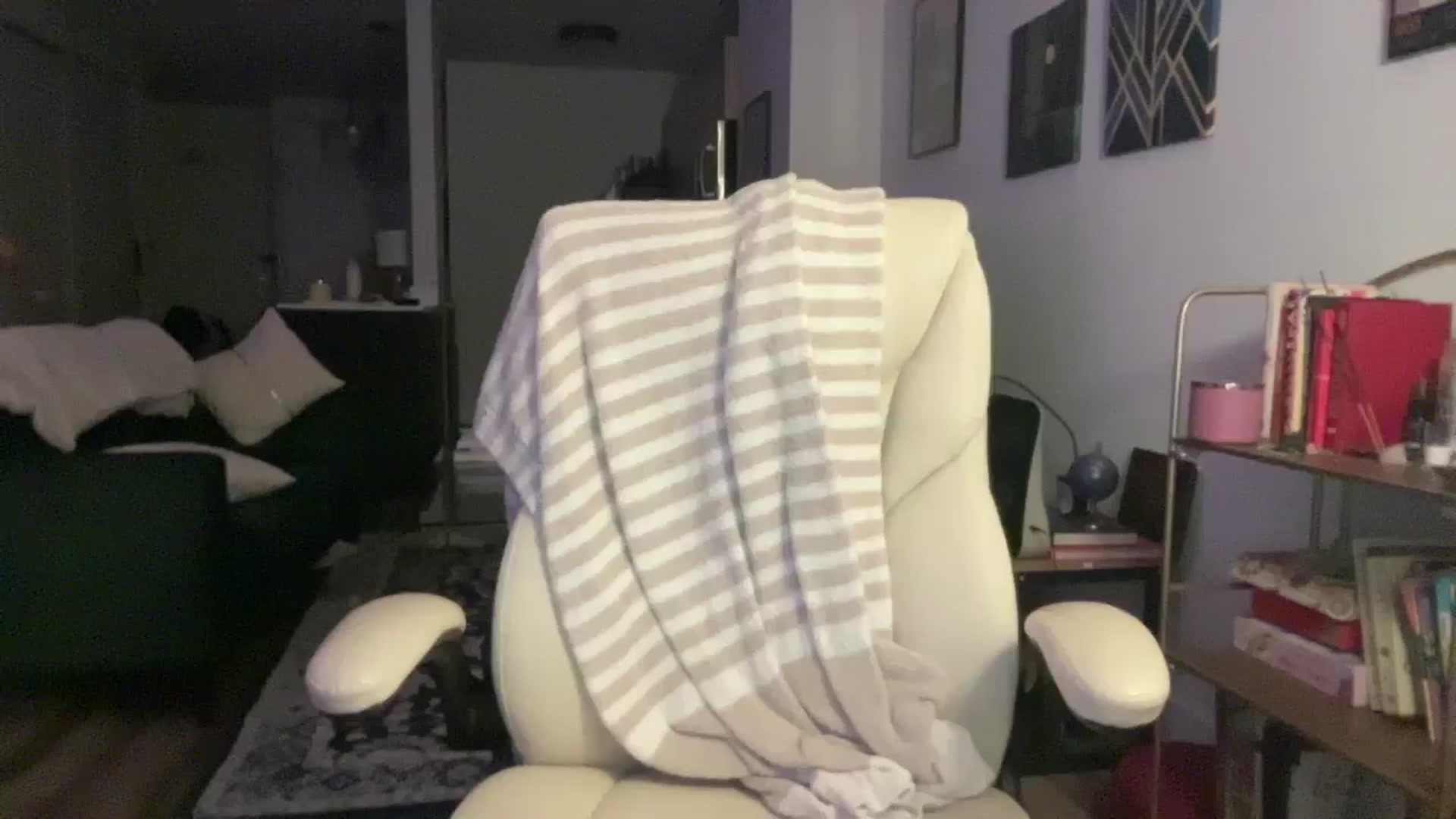 Gallery image thumbnail from ChiTown_777's myfreecams stream on, 05/03/2025, 04:50 image 9 of 20