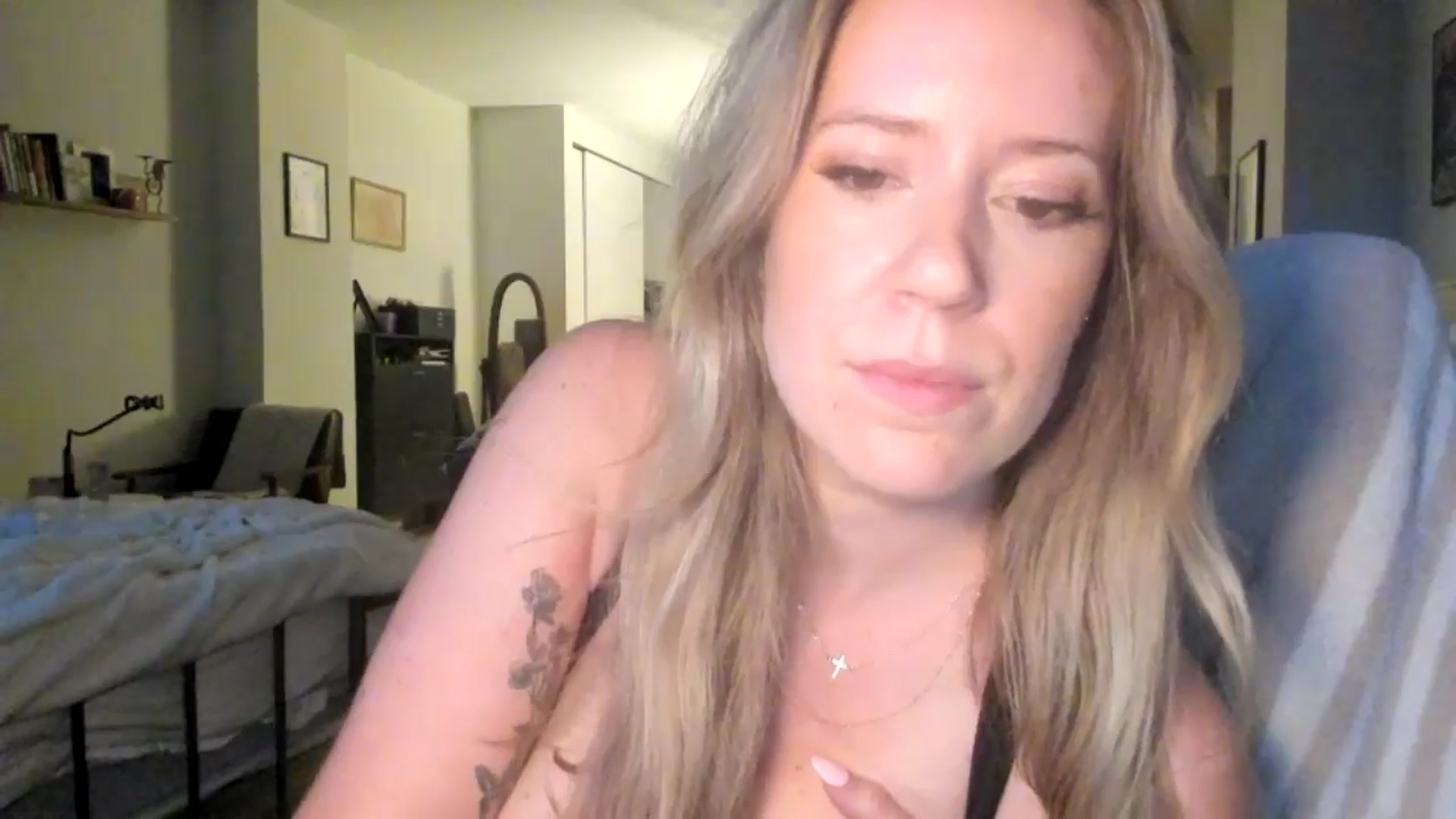 Gallery image thumbnail from ChiTown_777's myfreecams stream on, 06/02/2025, 01:49 image 12 of 20