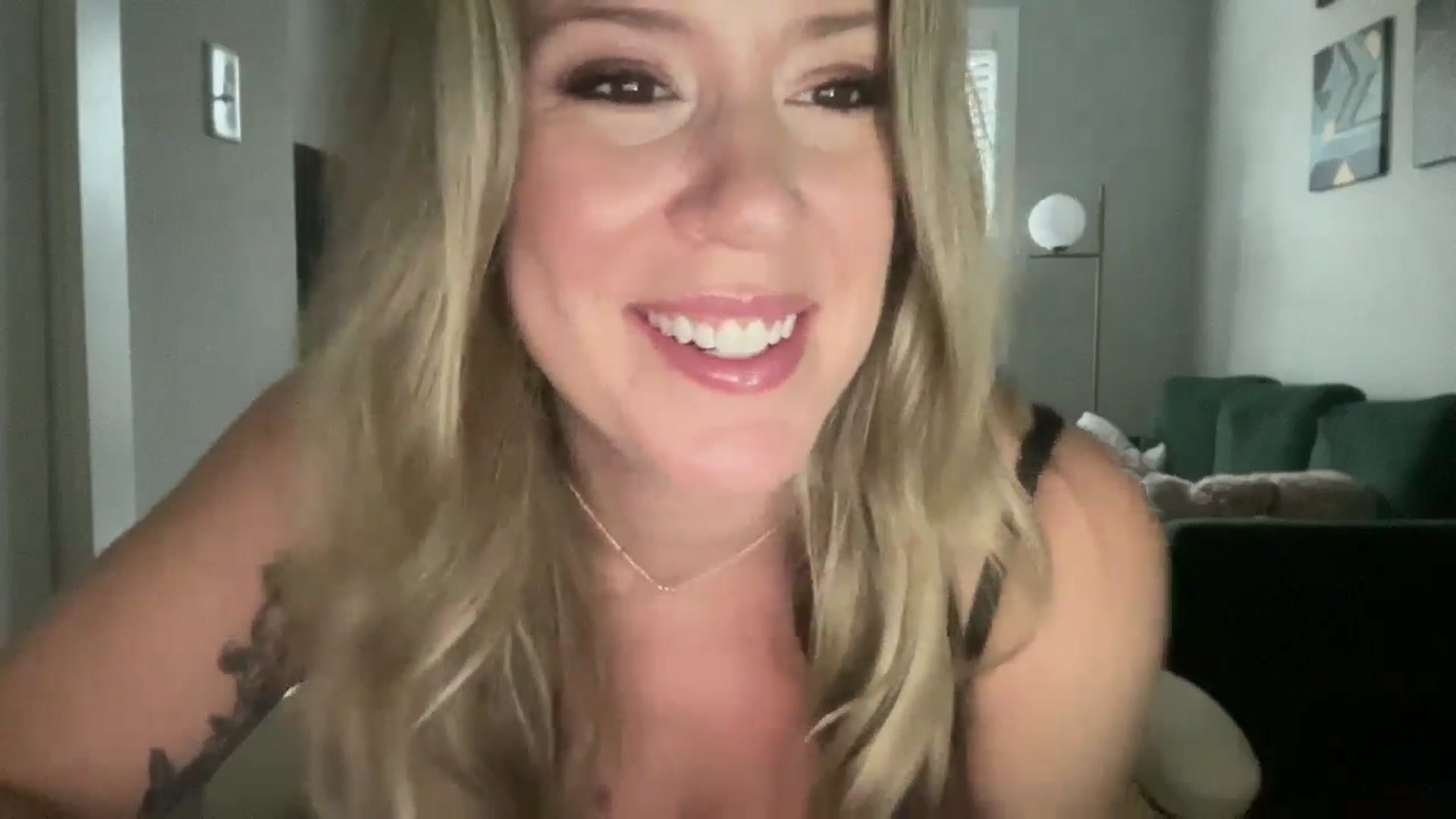 Gallery image thumbnail from ChiTown_777's myfreecams stream on, 11/08/2025, 20:49 image 15 of 20