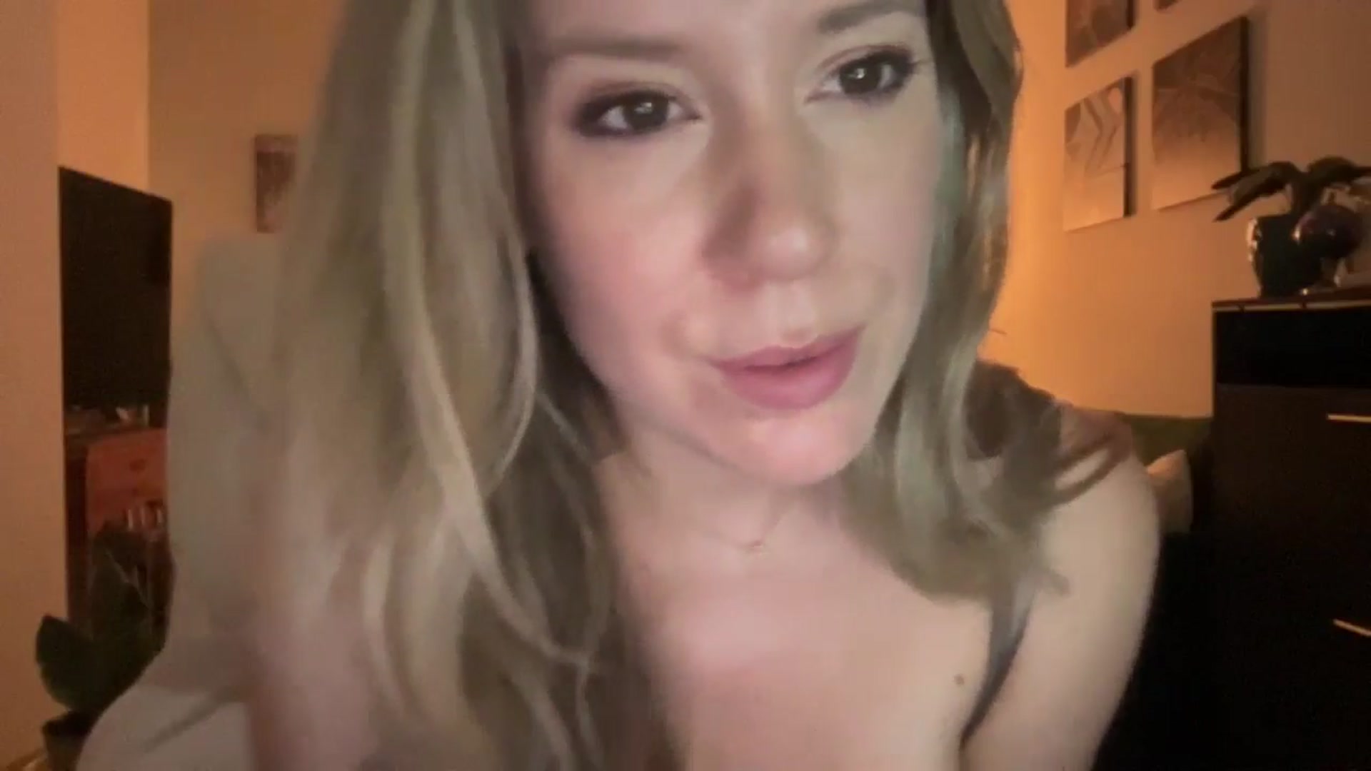 Gallery image thumbnail from ChiTown_777's myfreecams stream on, 11/21/2025, 04:37 image 14 of 20