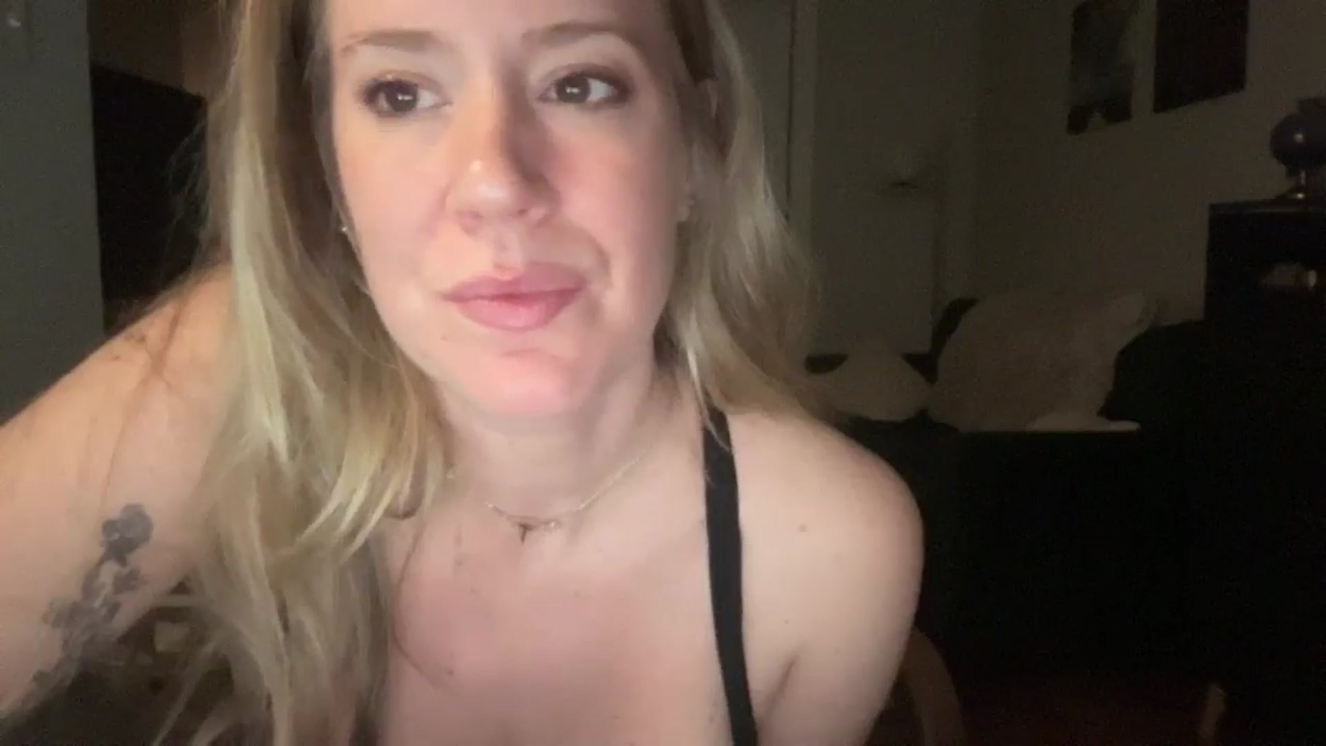 Gallery image thumbnail from ChiTown_777's myfreecams stream on, 03/23/2026, 04:10 image 17 of 20