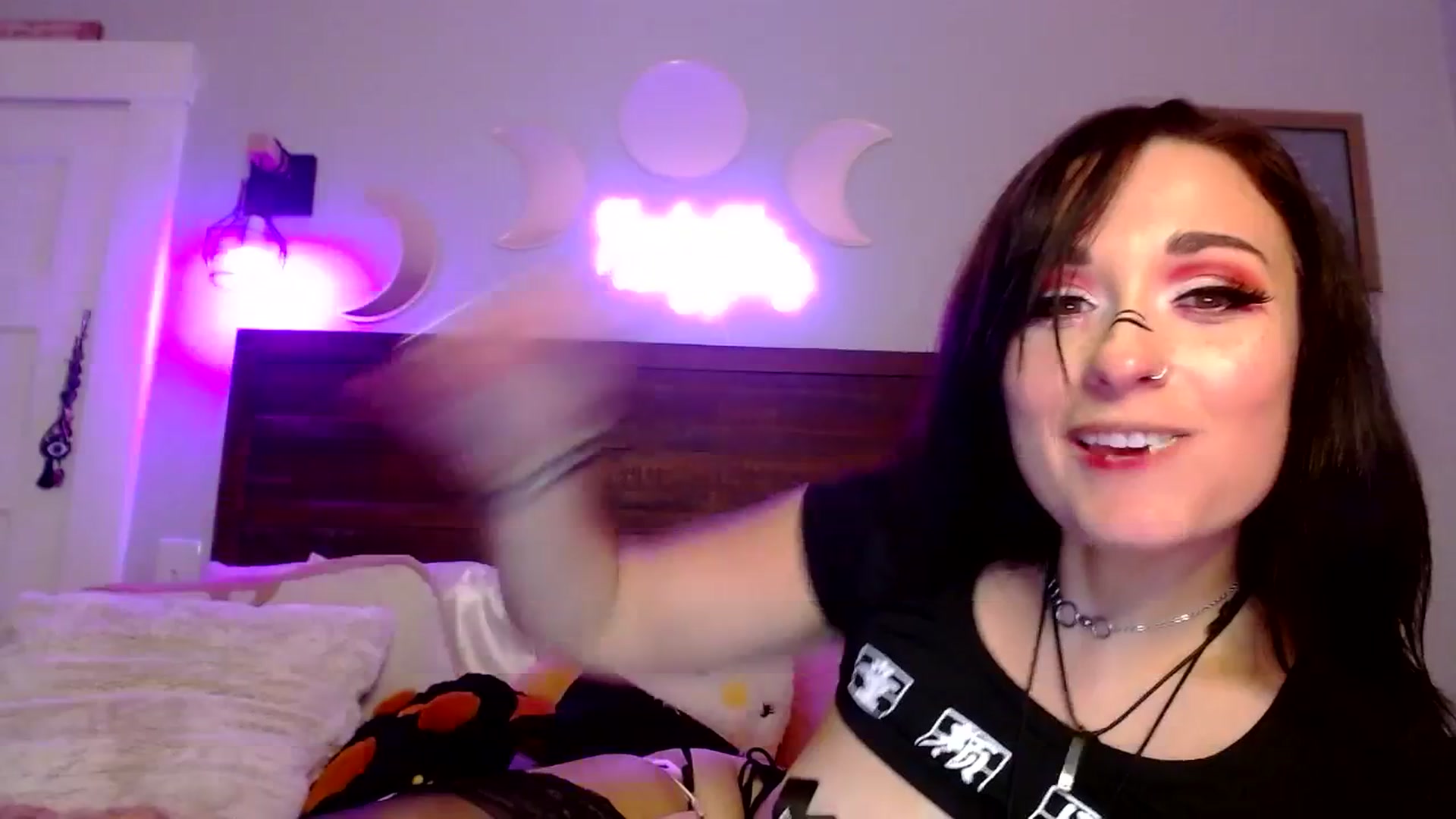 Gallery image thumbnail from ChibiCyriis's myfreecams stream on, 06/29/2023, 01:27 image 12 of 20